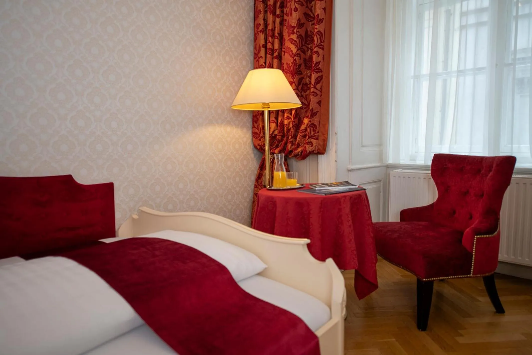 Photo of the whole room, Bed in Pertschy Palais Hotel