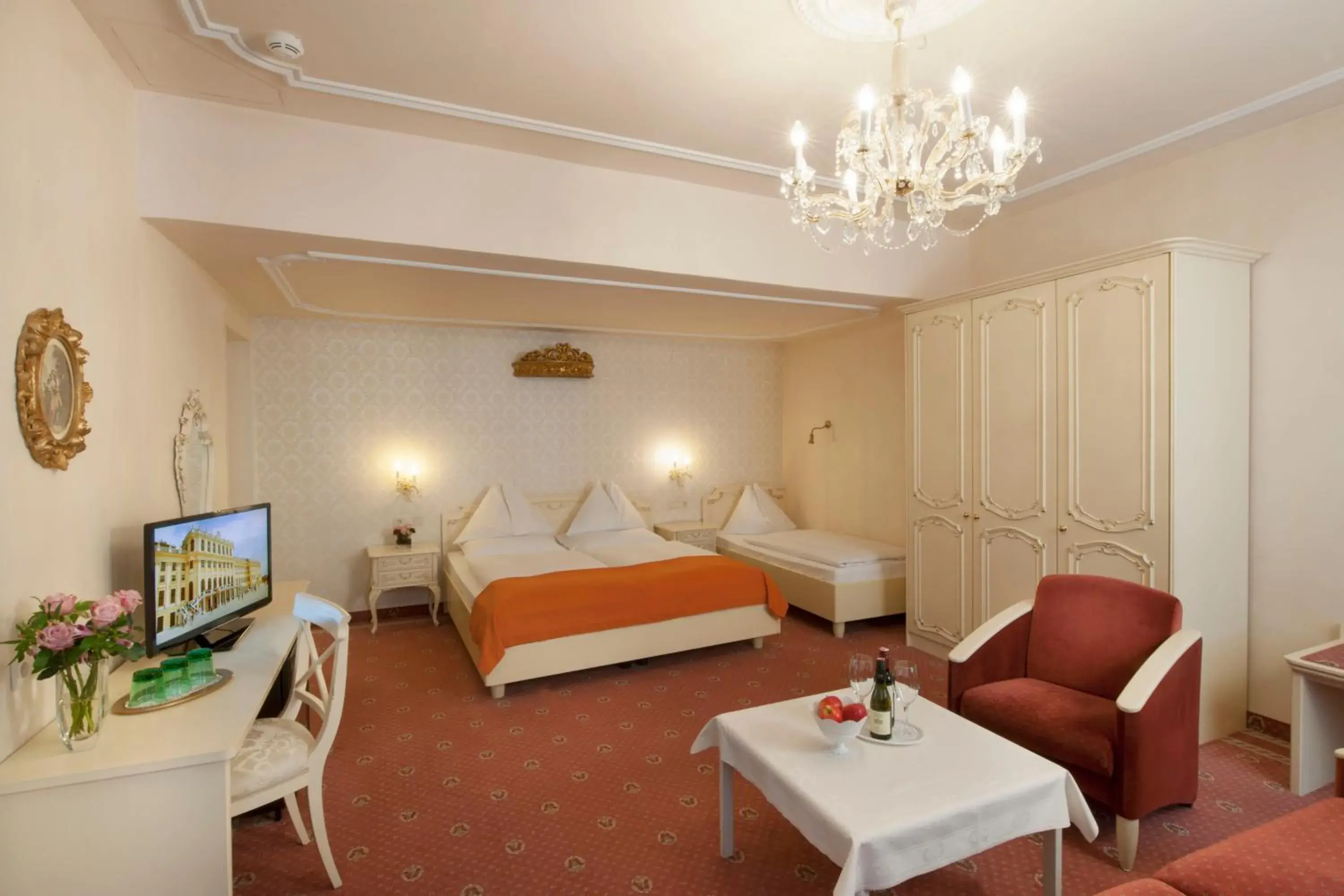Photo of the whole room, Bed in Pertschy Palais Hotel Photo of the whole room, Bed in Pertschy Palais Hotel