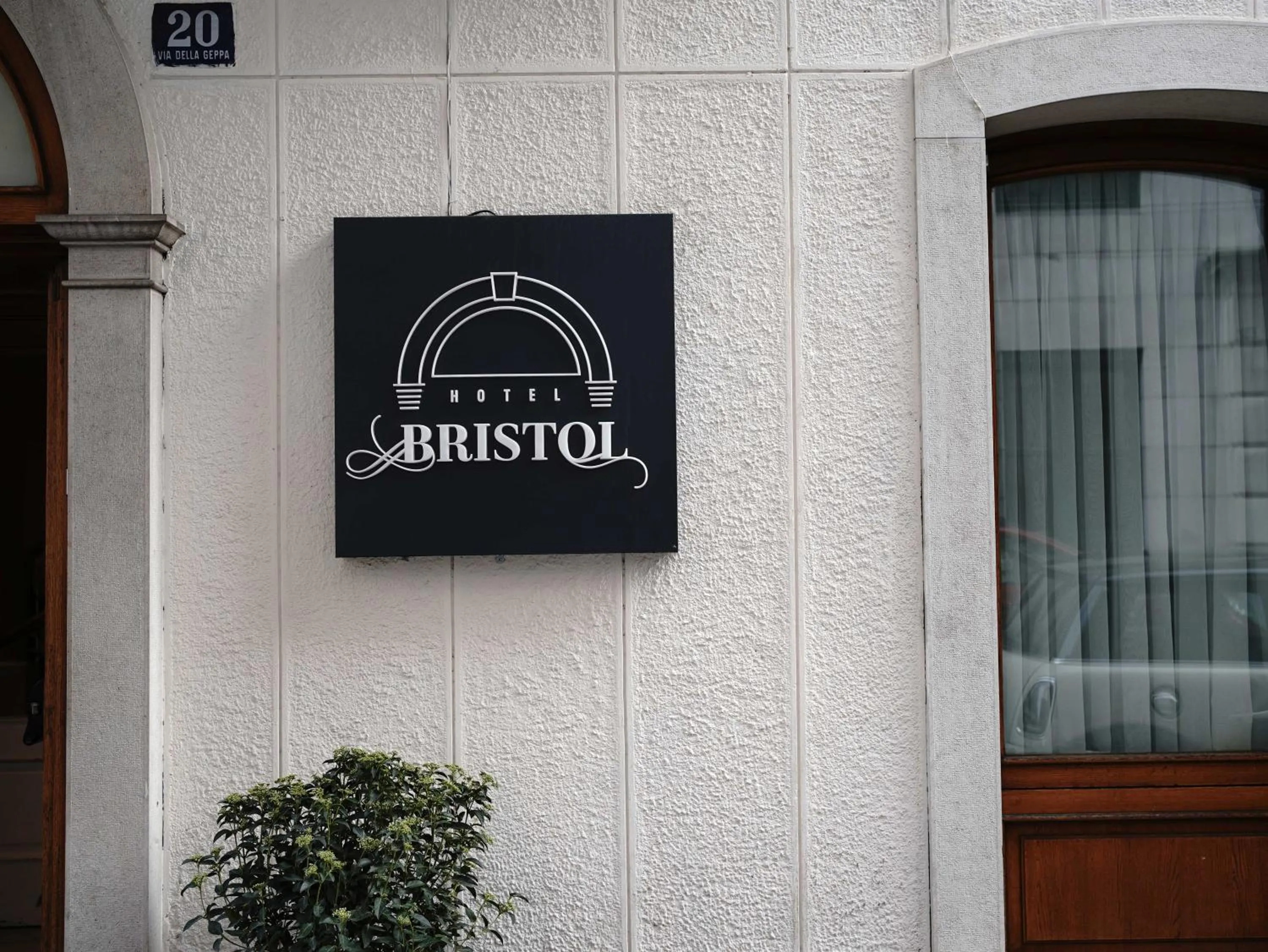 Property building in Hotel Bristol