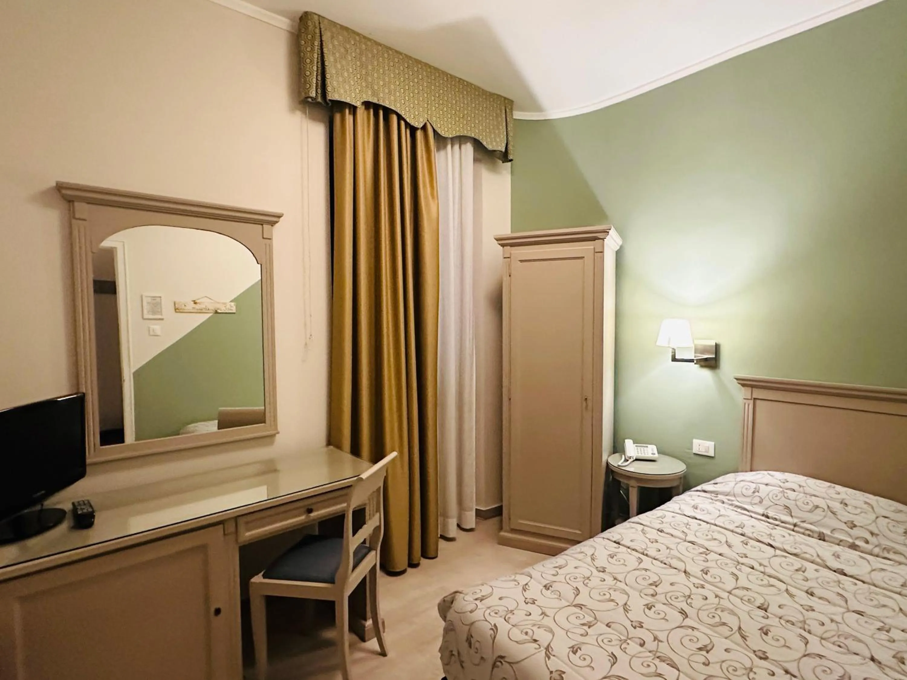 Bedroom, Bed in Hotel Bristol