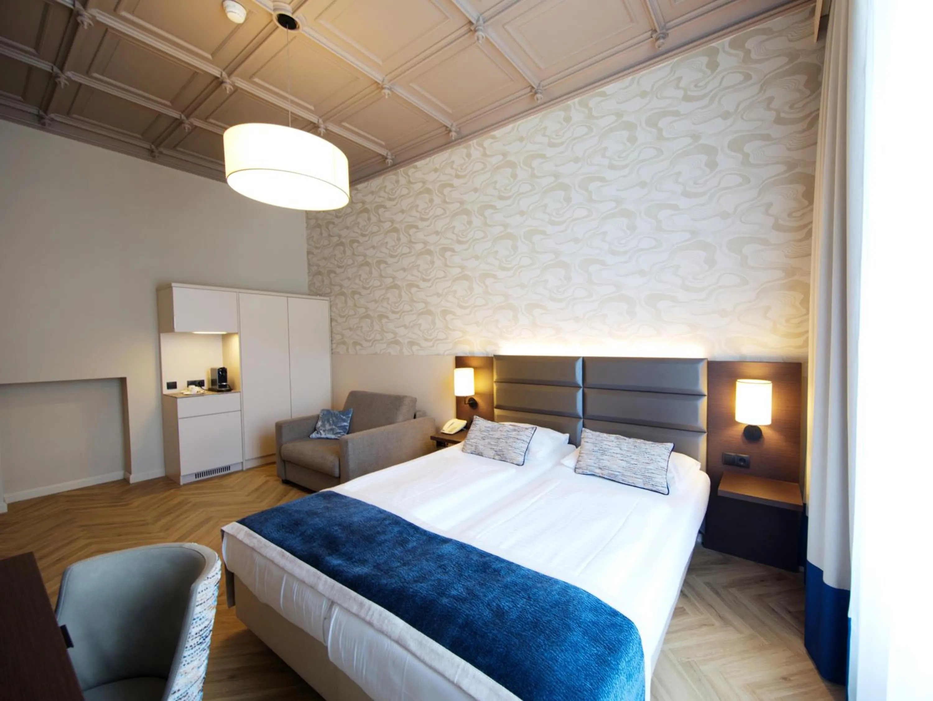 Photo of the whole room, Bed in Drei Kronen Hotel Wien City