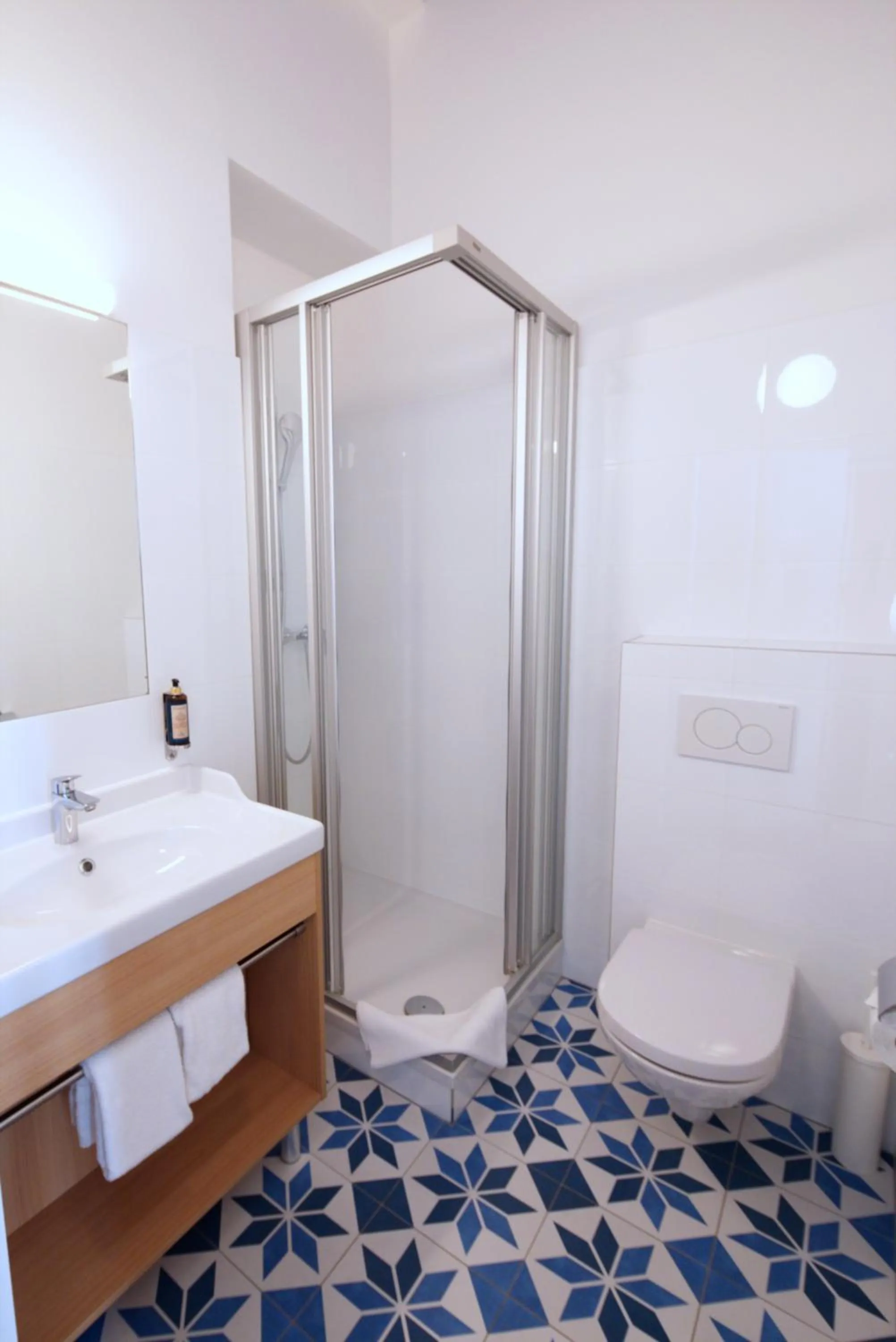 Bathroom in Drei Kronen Hotel Wien City