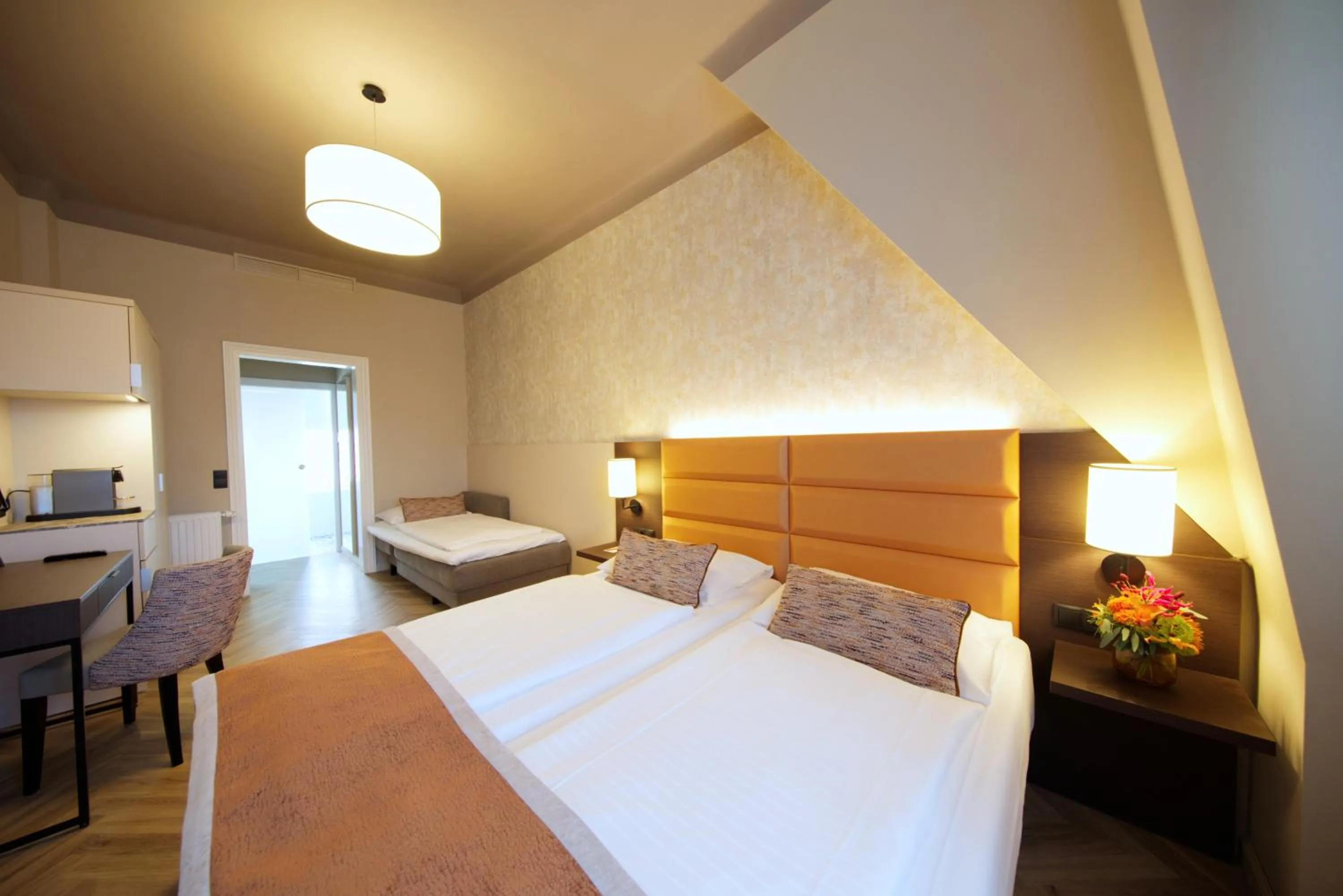 Photo of the whole room, Bed in Drei Kronen Hotel Wien City