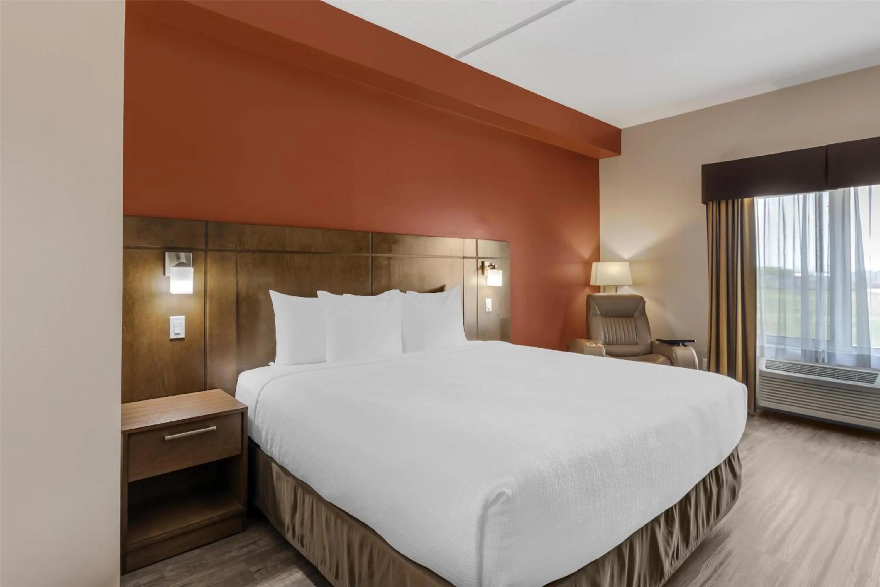 Bedroom, Bed in Best Western Plus Winnipeg West