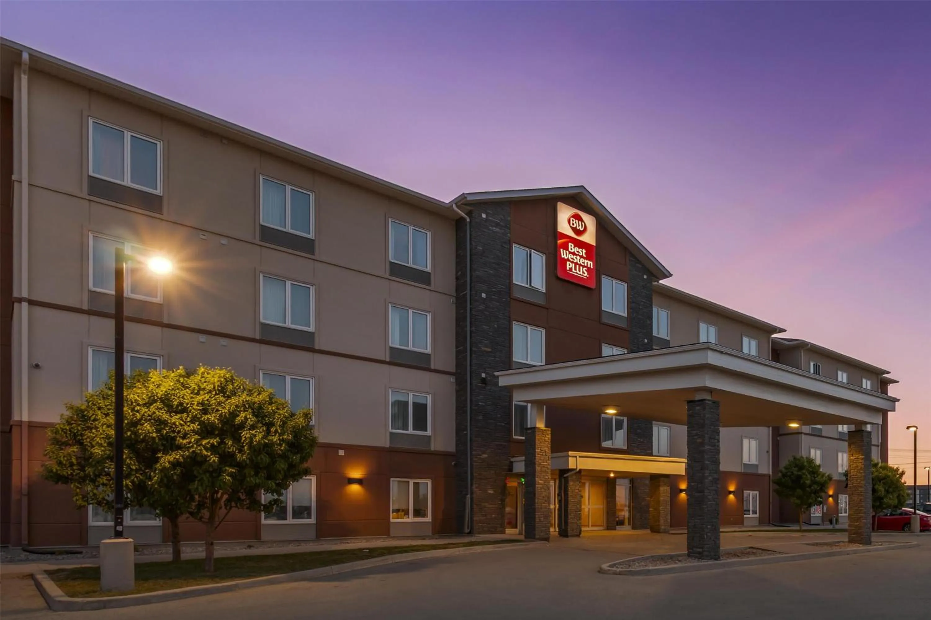 Property building in Best Western Plus Winnipeg West