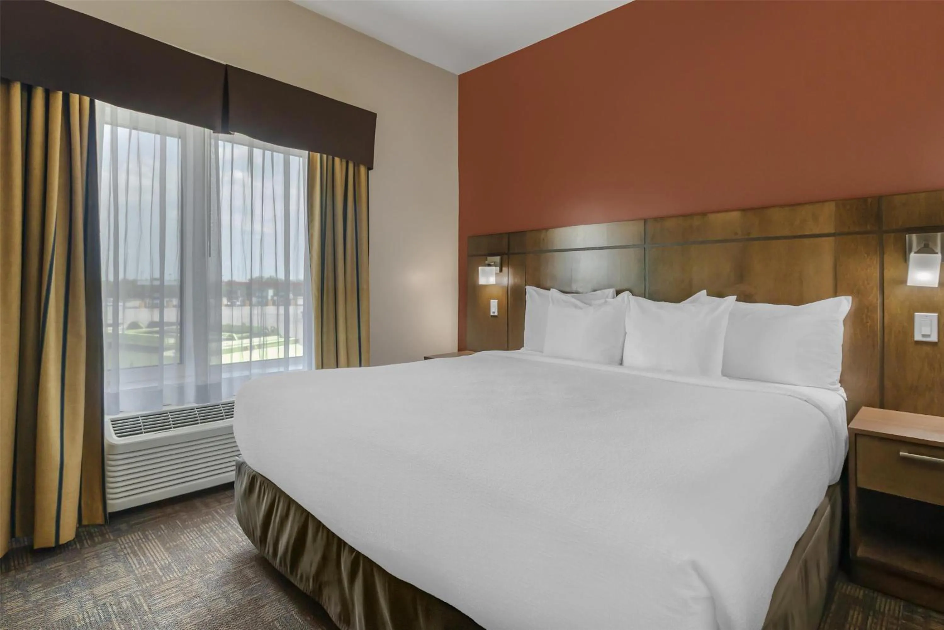 Bedroom, Bed in Best Western Plus Winnipeg West