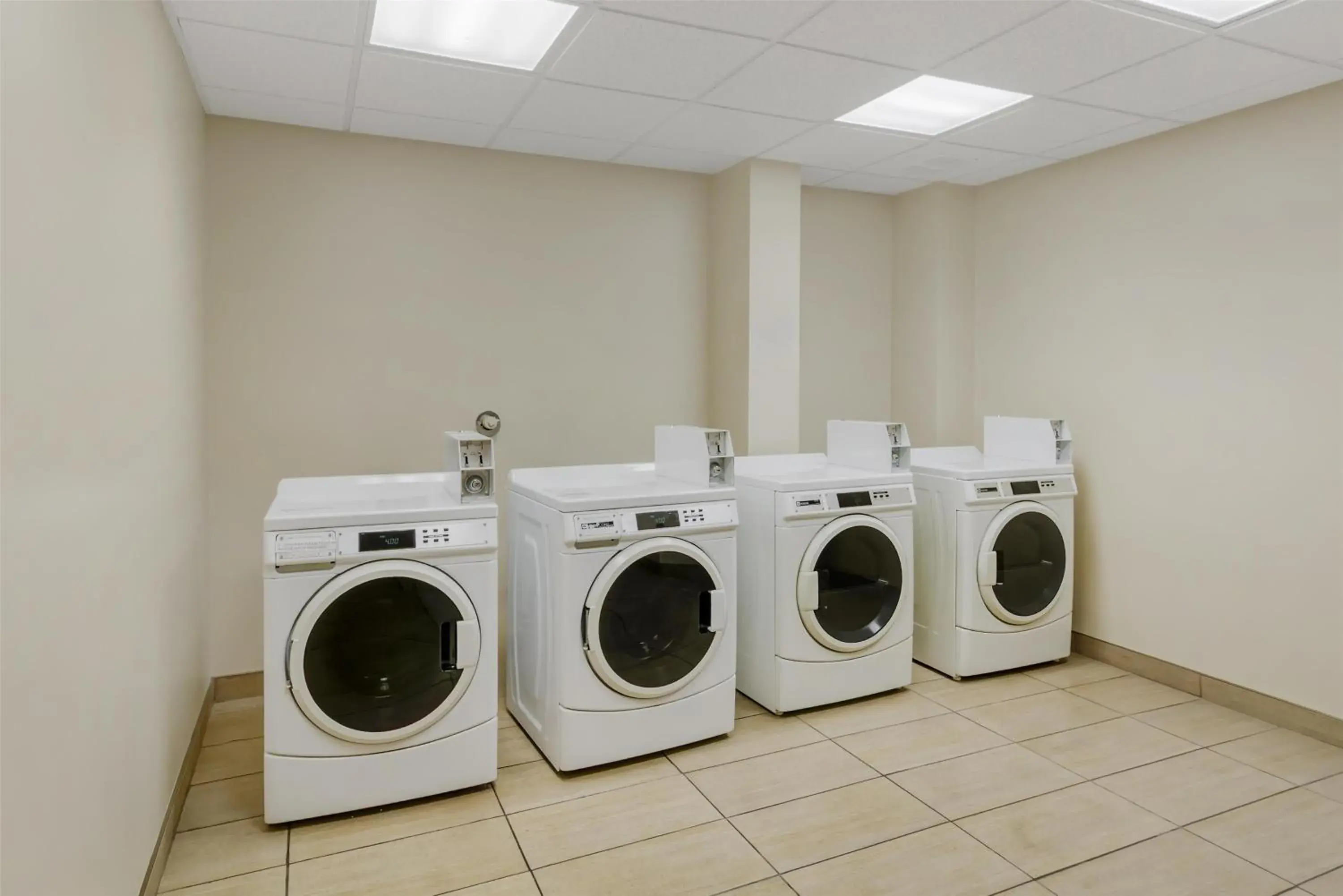 Property building in Best Western Plus Winnipeg West Property building in Best Western Plus Winnipeg West