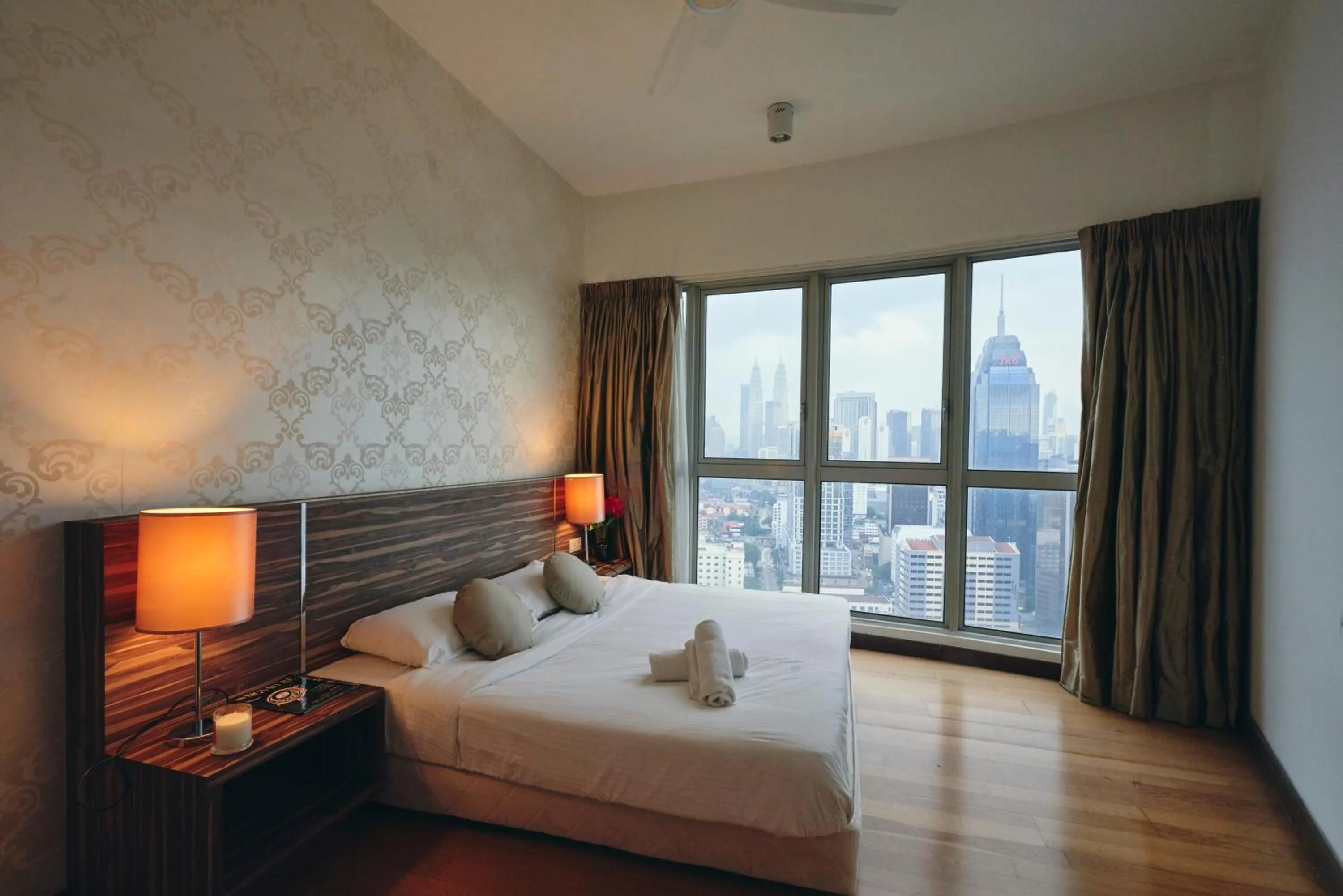 Bed in Wonderful KLCC View at Regalia Suites