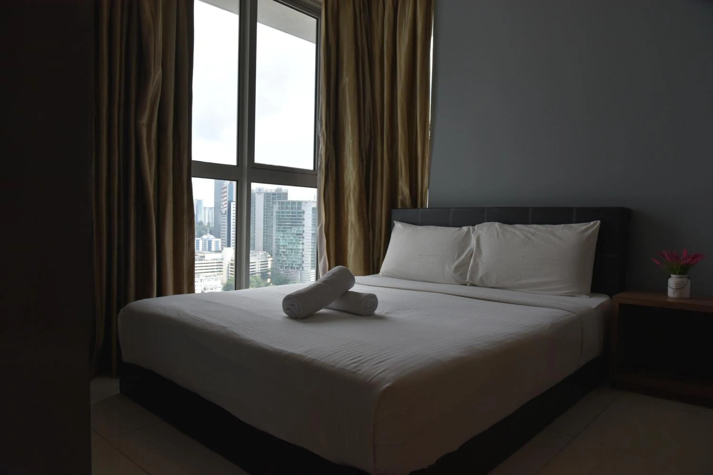 Bed in Wonderful KLCC View at Regalia Suites