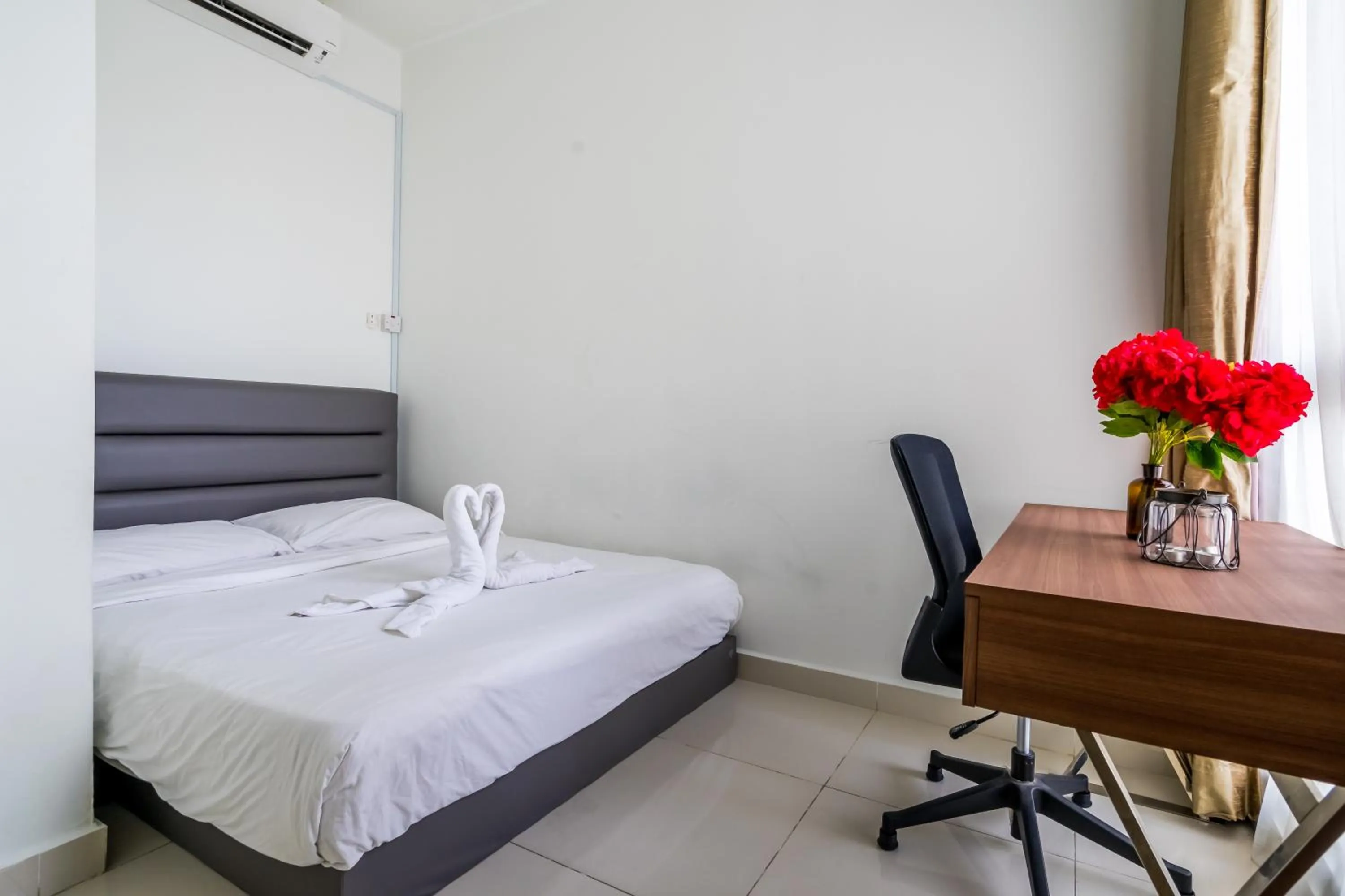 Bed in Wonderful KLCC View at Regalia Suites