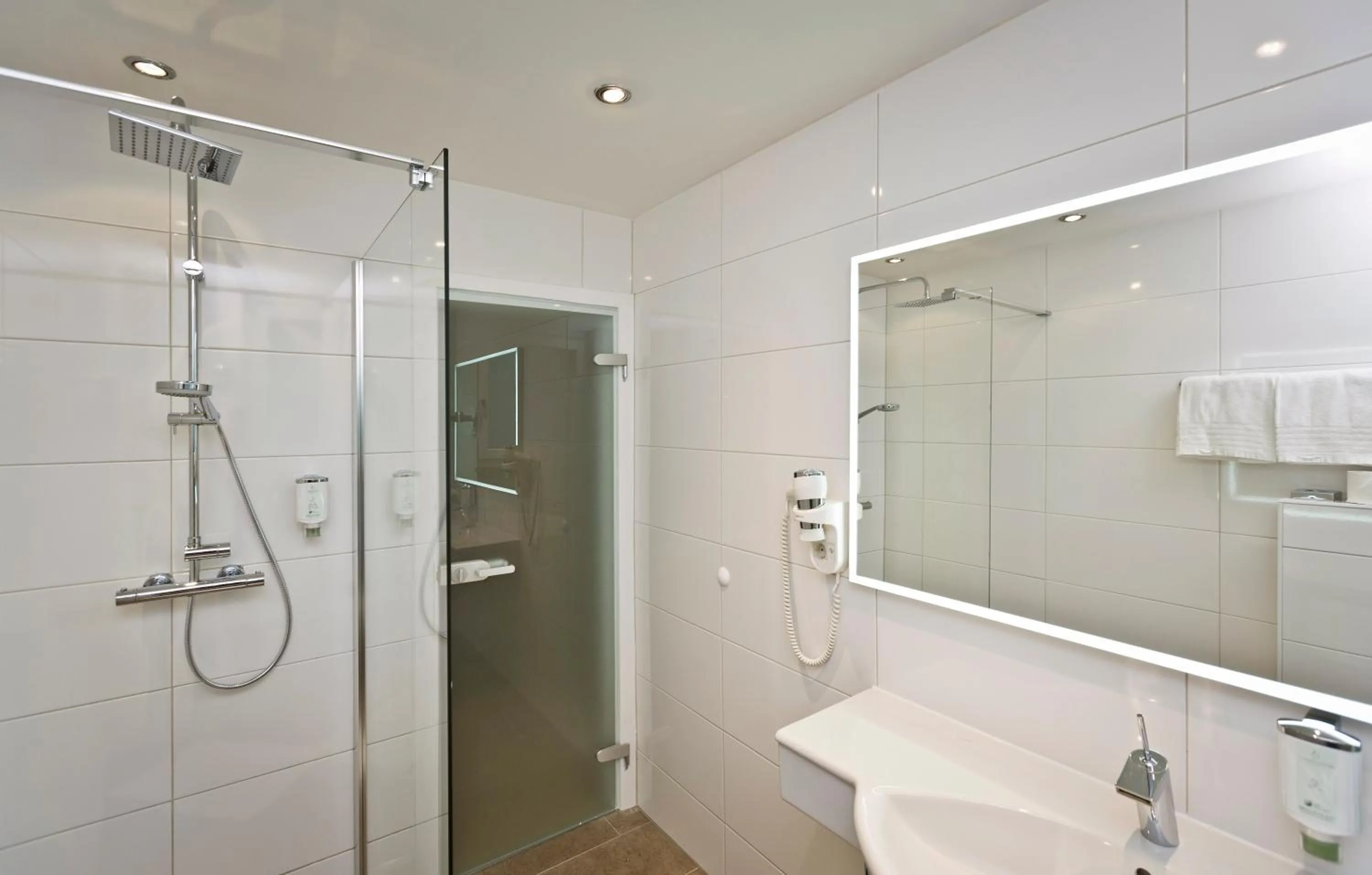 Shower in Stadthotel Goldenes Schiff