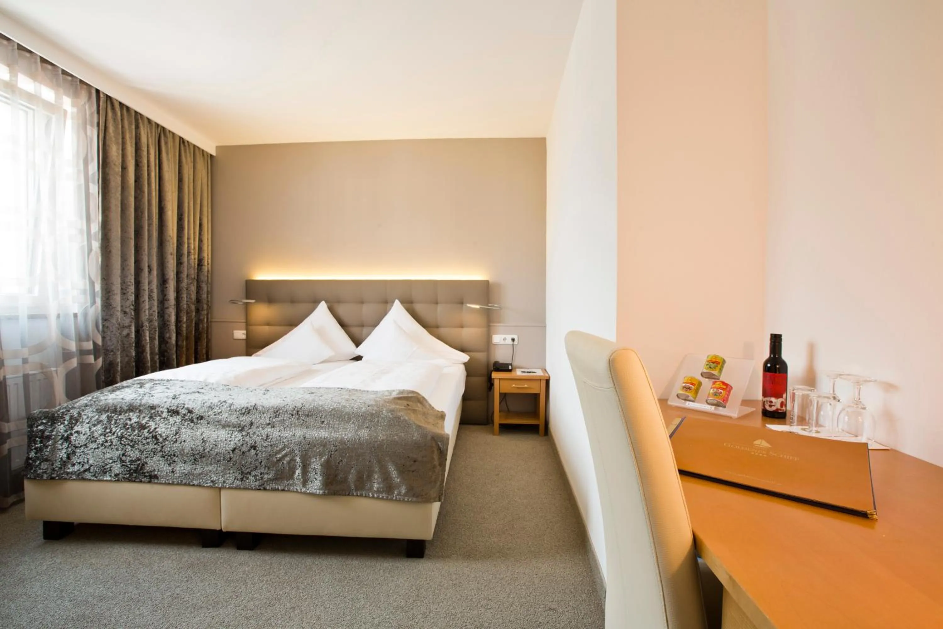 Bed in Stadthotel Goldenes Schiff