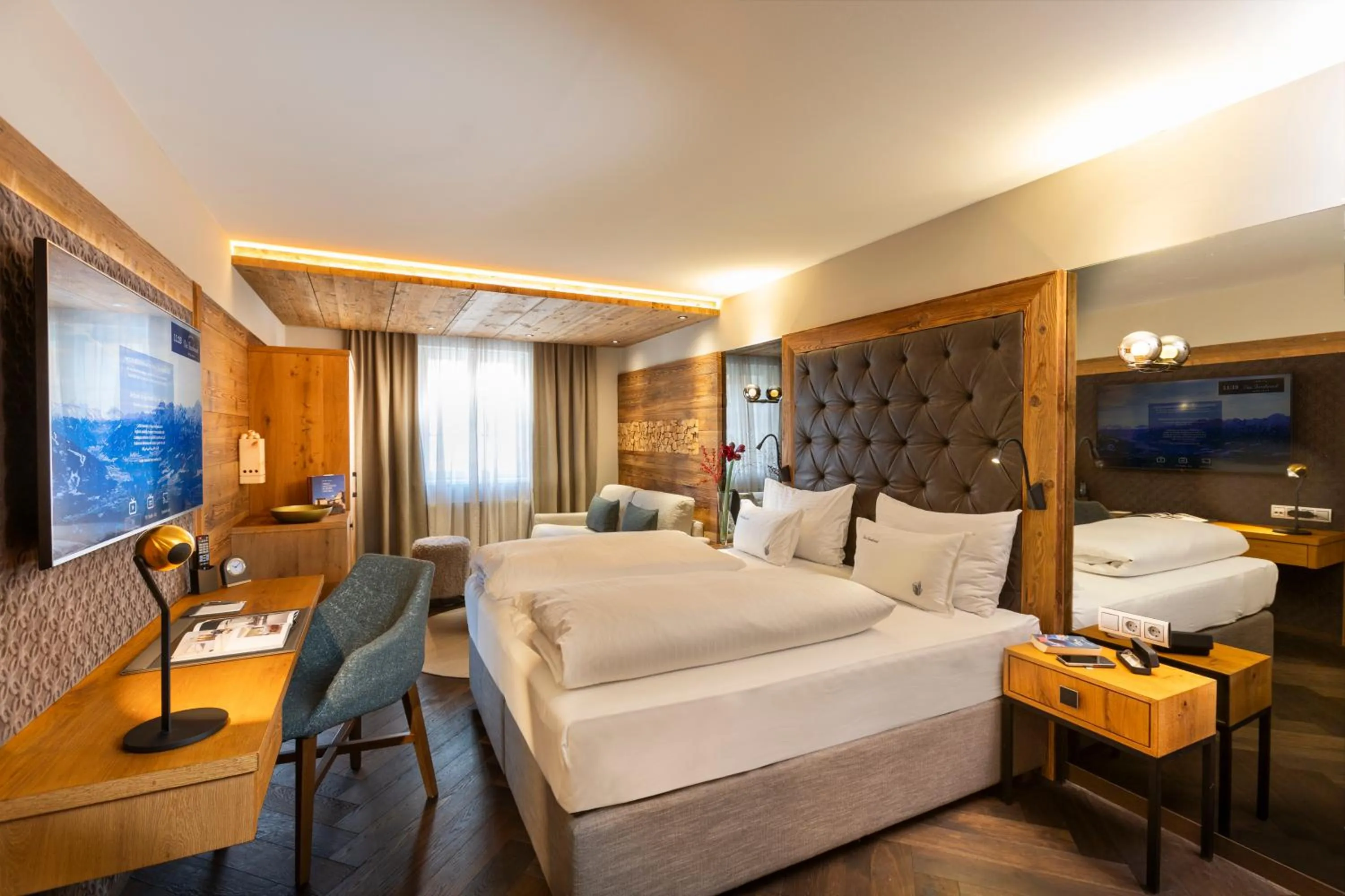 Bedroom, Bed in Hotel Innsbruck