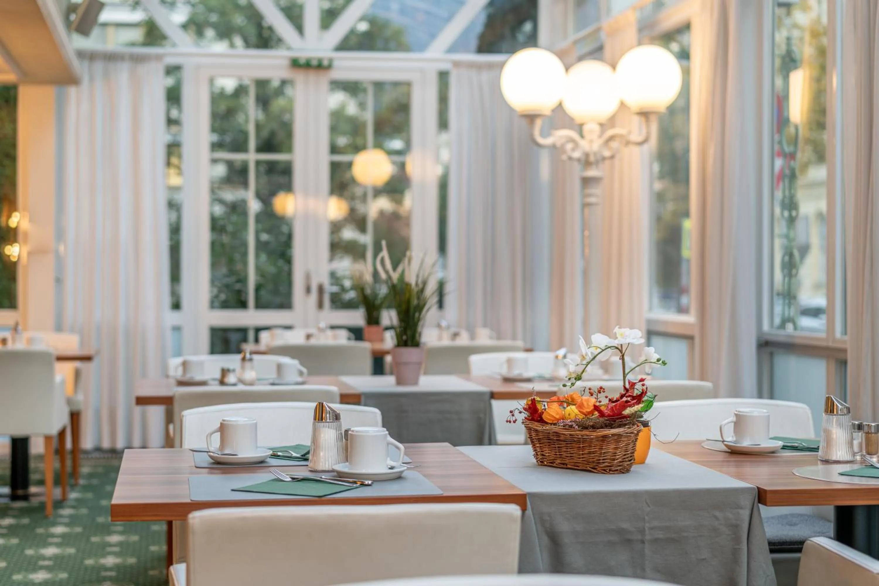 Restaurant/places to eat in Hotel Neue Post I self check-in