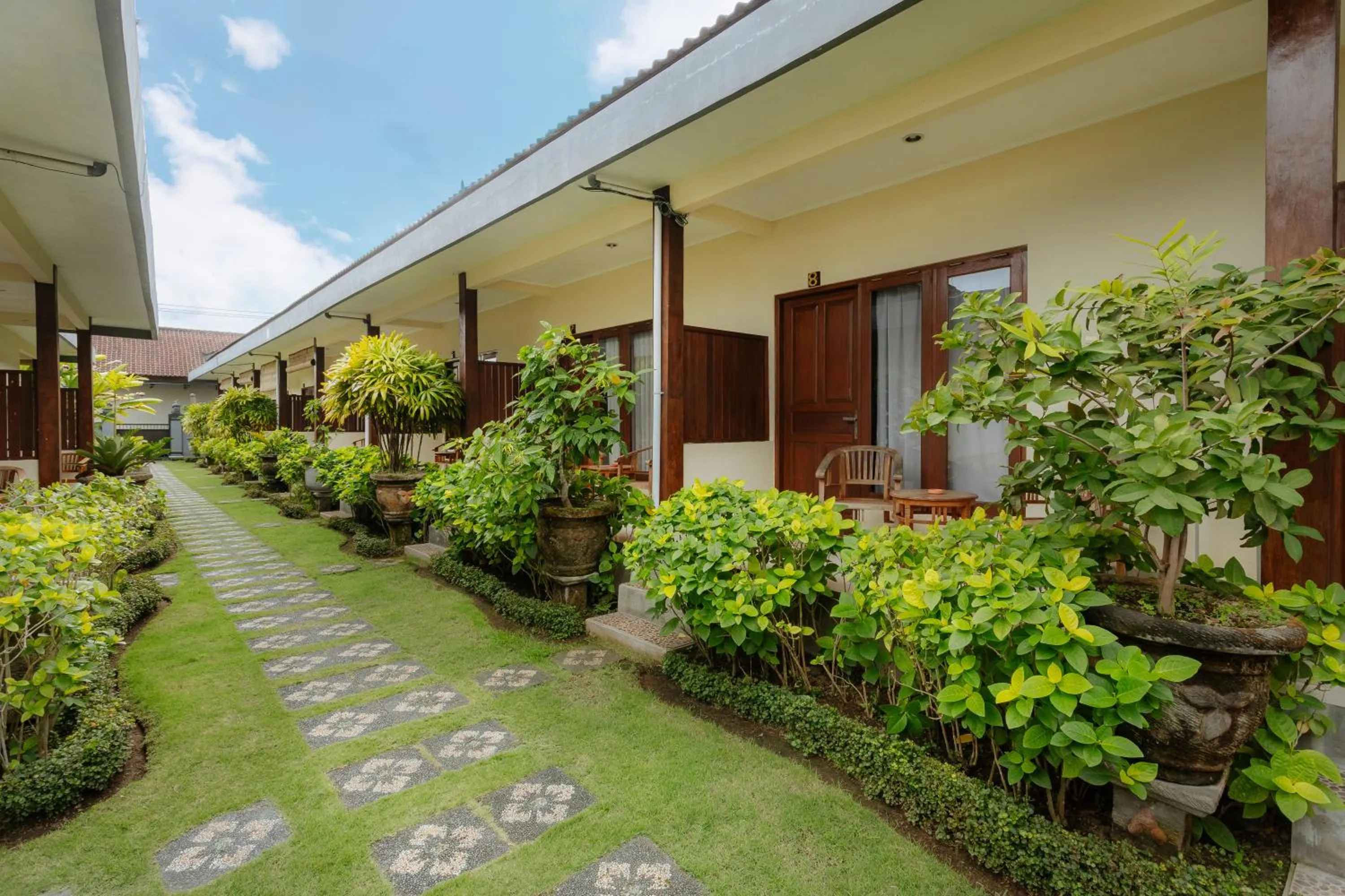 Garden in BUBU CANGGU Guesthouse