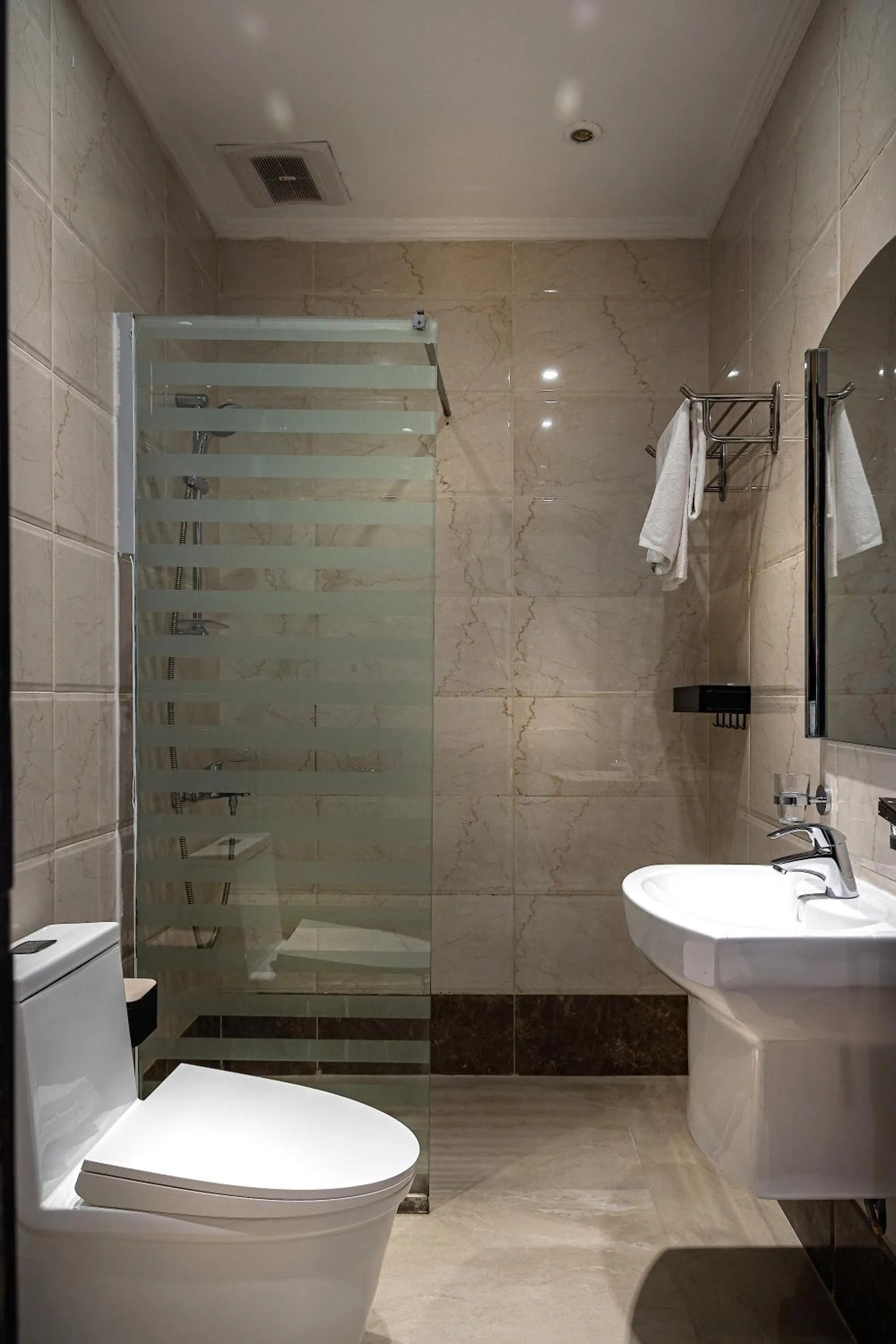 Shower in Rasis Serviced Apartments