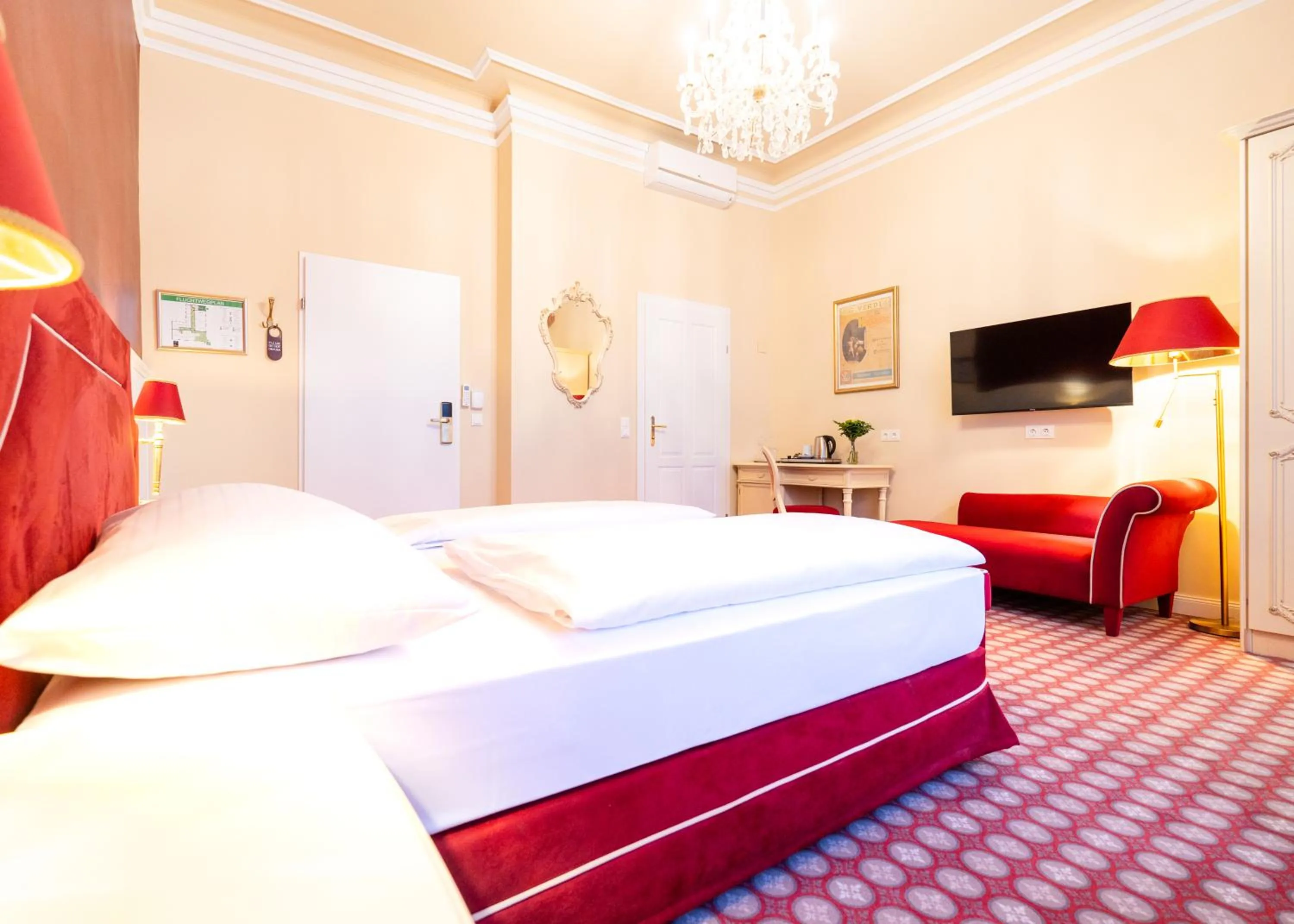 Photo of the whole room, Bed in Aviano Boutique Hotel