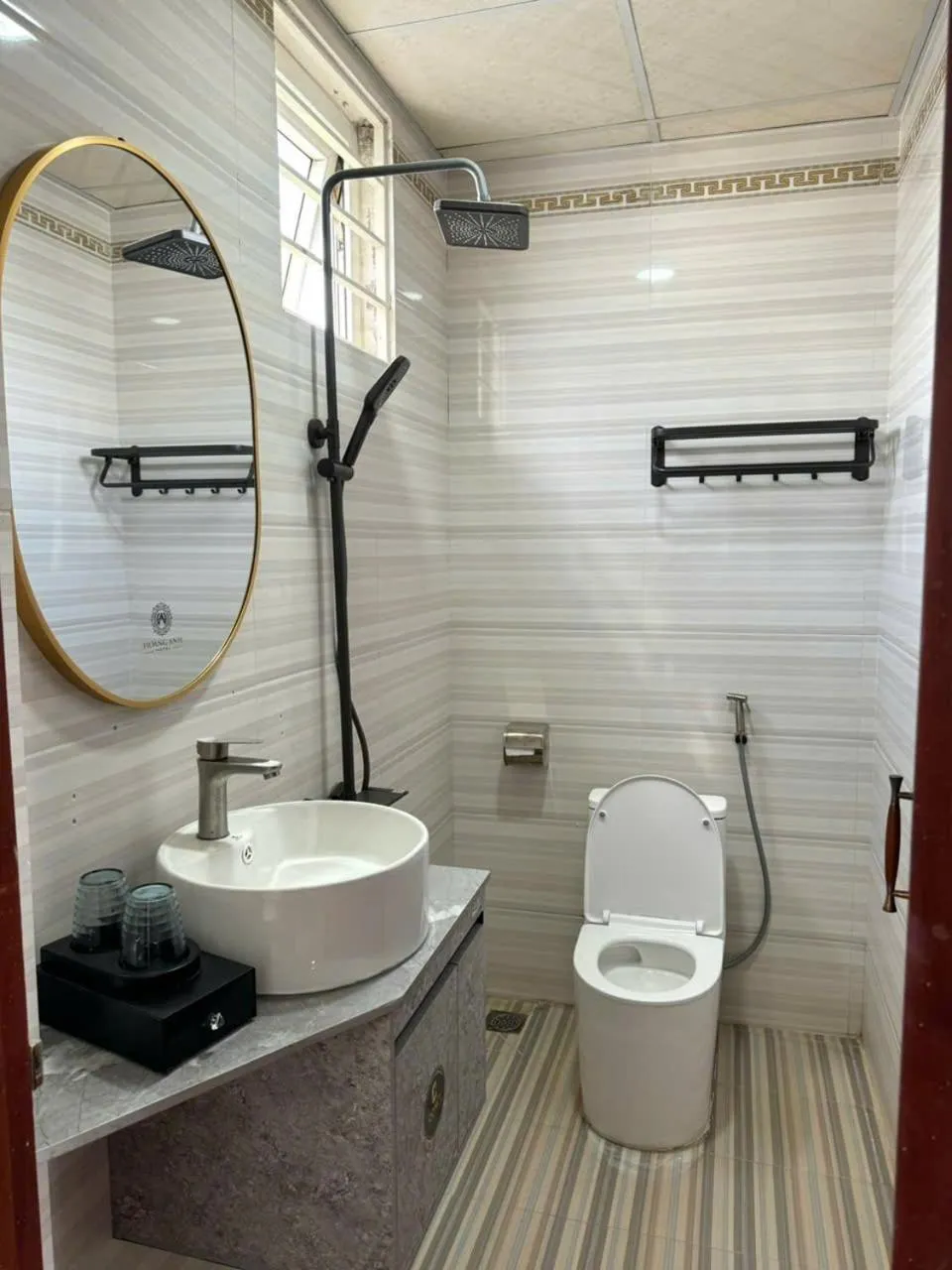 Shower in Hoàng Anh hotel