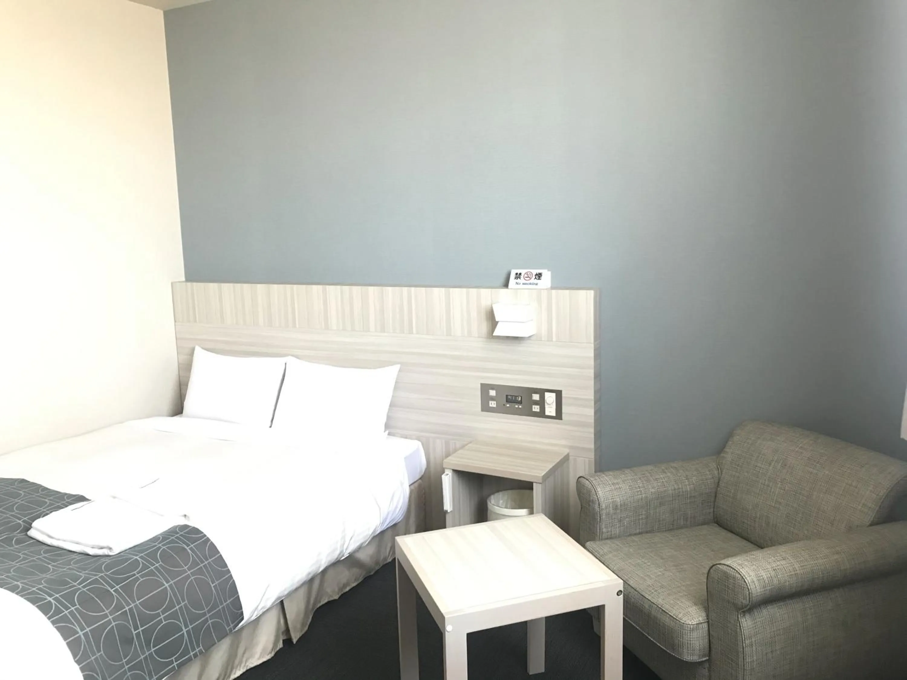 Photo of the whole room, Bed in Sunrise Choshi