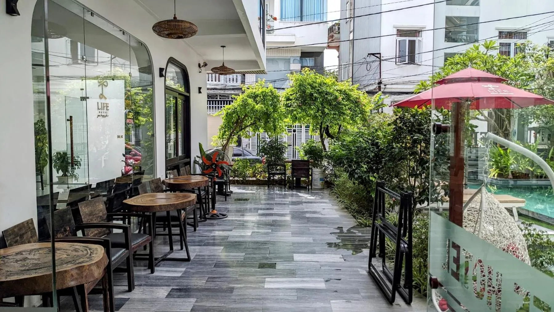 Seating area in Life Boutique Hotel