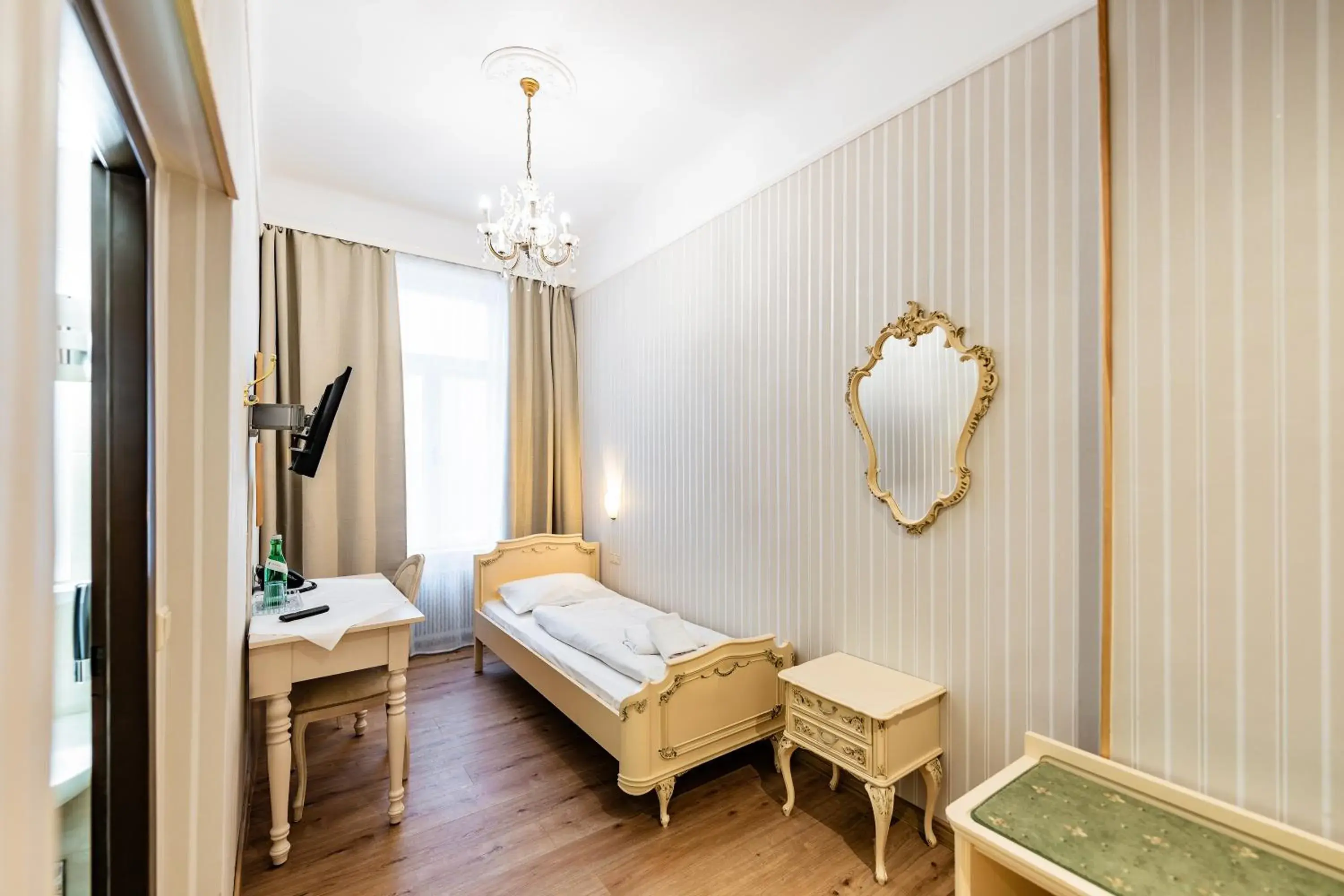 Bed in Hotel Pension Baronesse Bed in Hotel Pension Baronesse