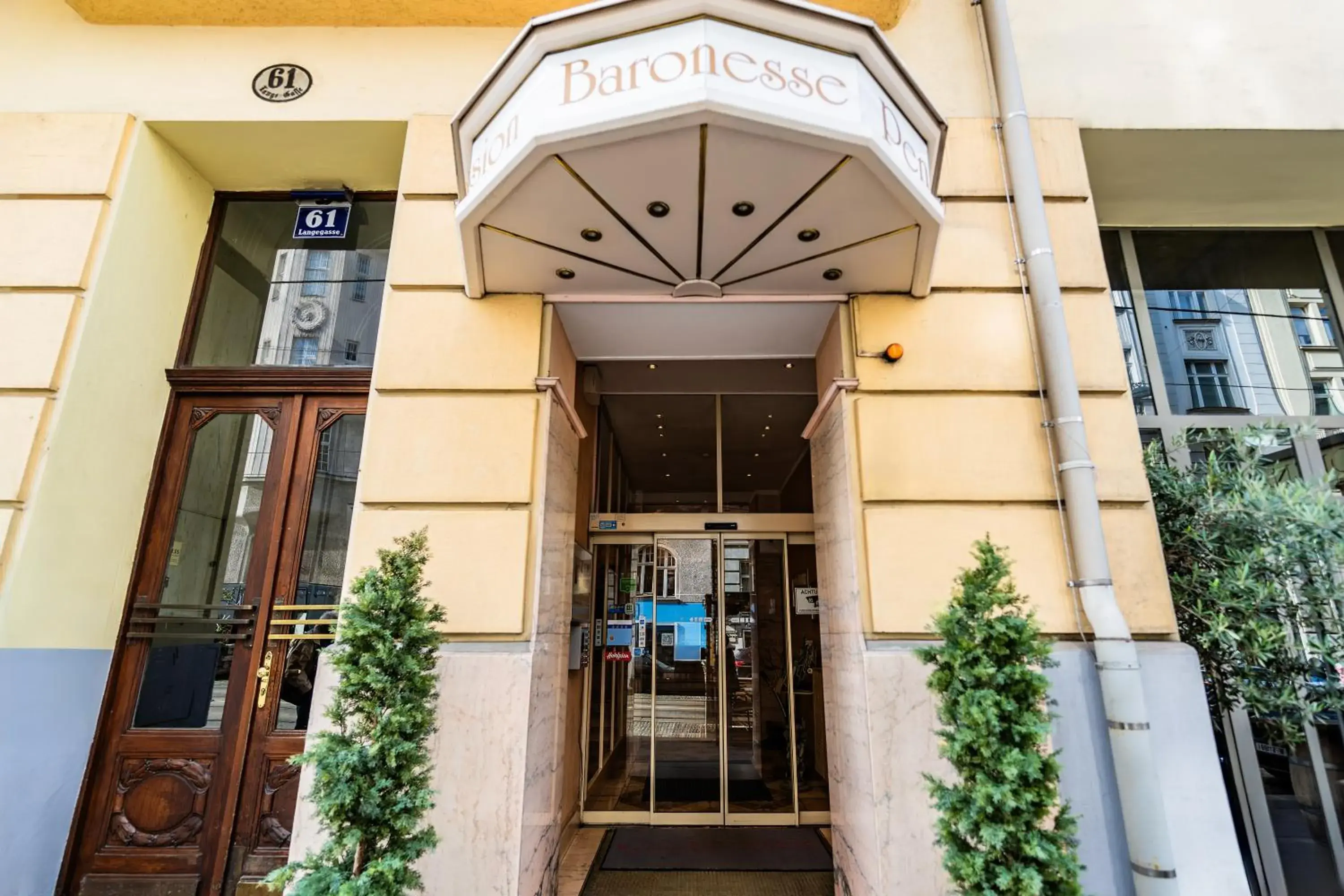 Facade/entrance in Hotel Pension Baronesse Facade/entrance in Hotel Pension Baronesse