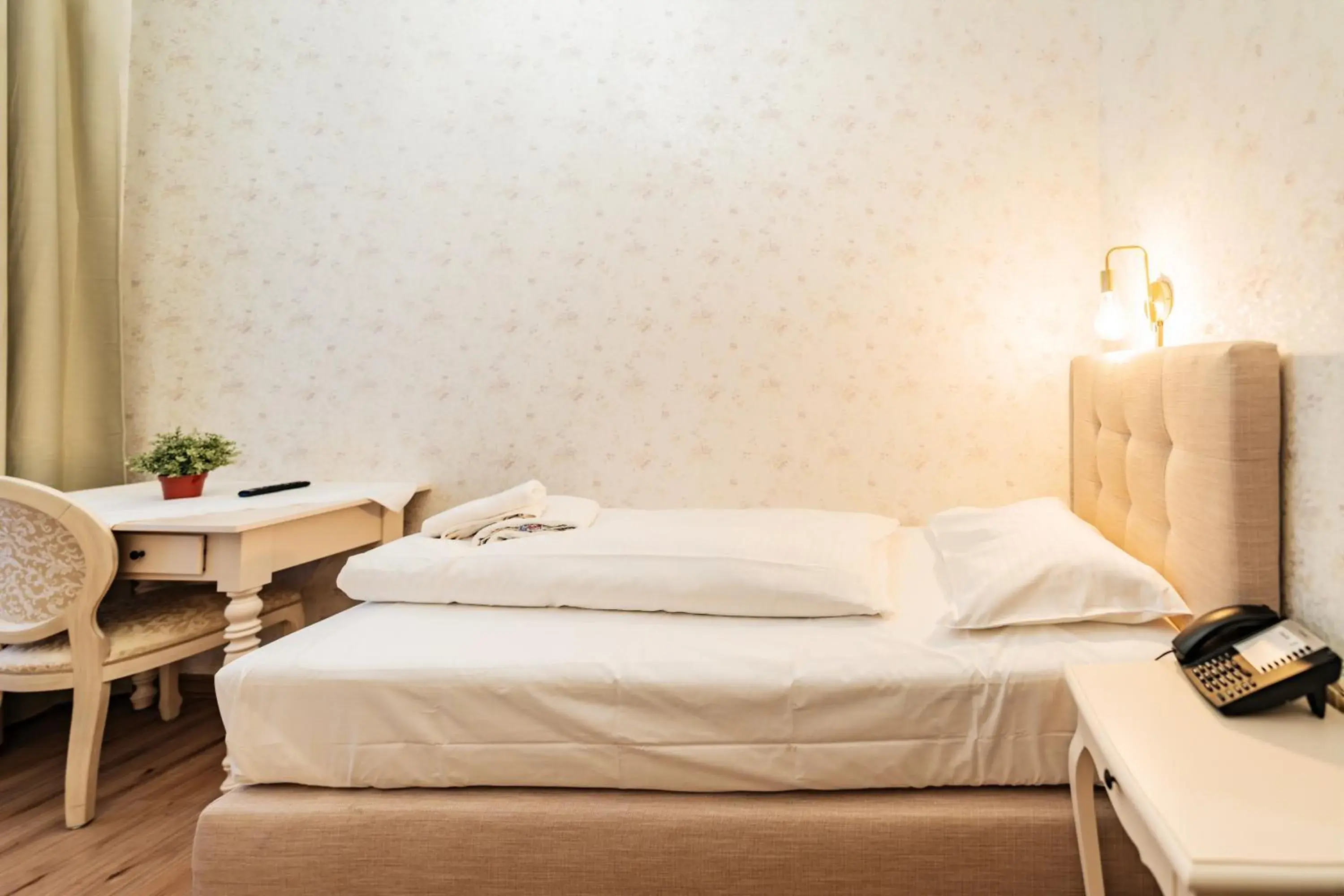 Bed in Hotel Pension Baronesse Bed in Hotel Pension Baronesse