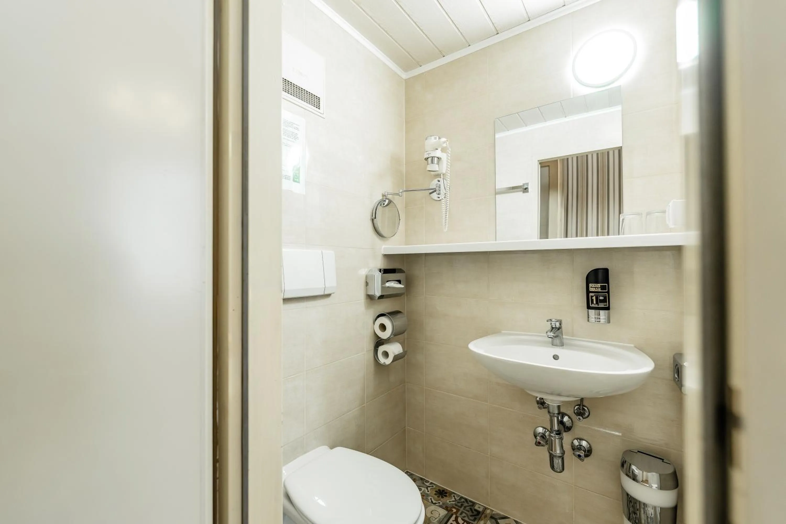 Bathroom in Hotel Pension Baronesse