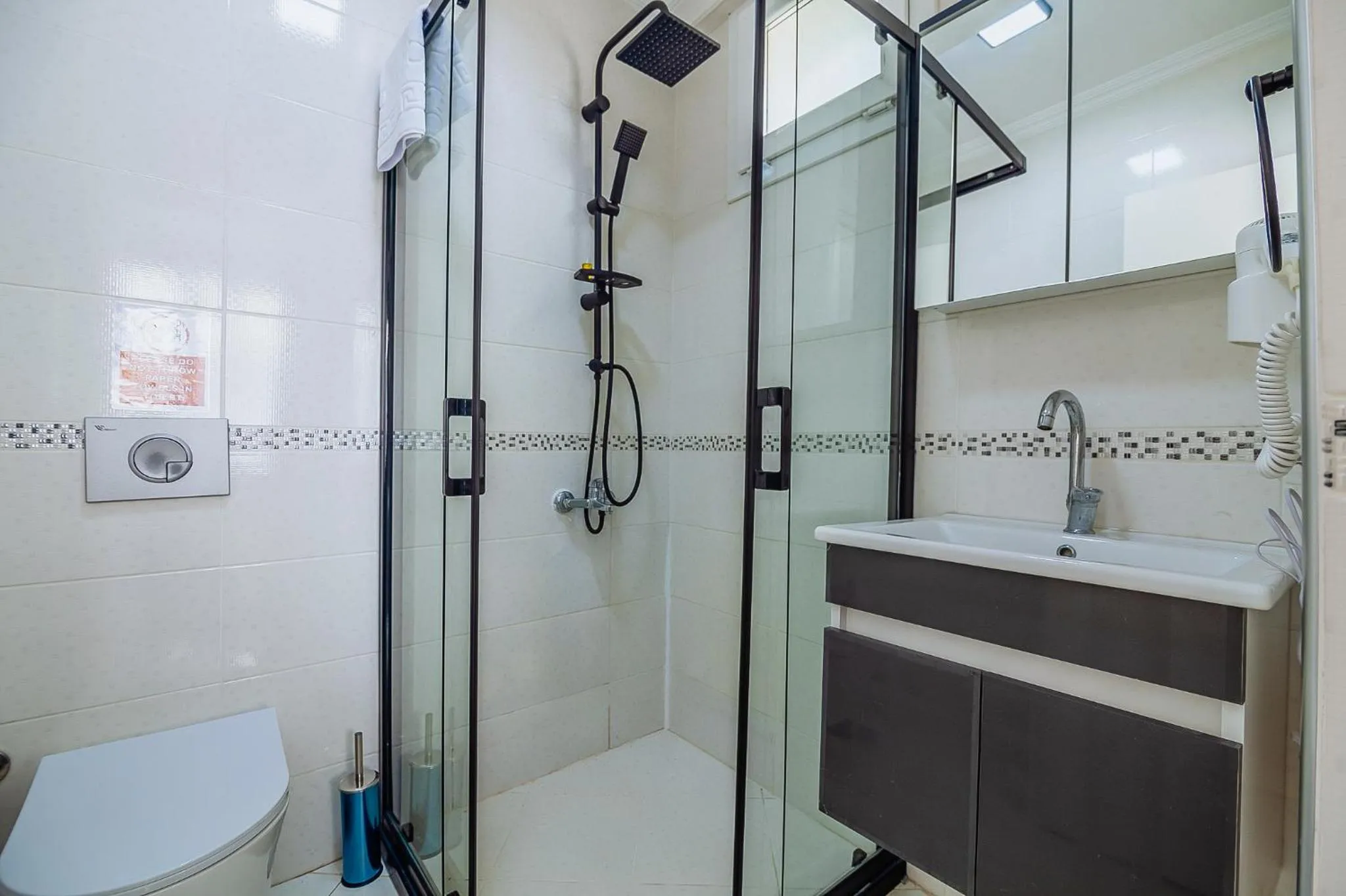 Shower in Taksim Wonder Suites