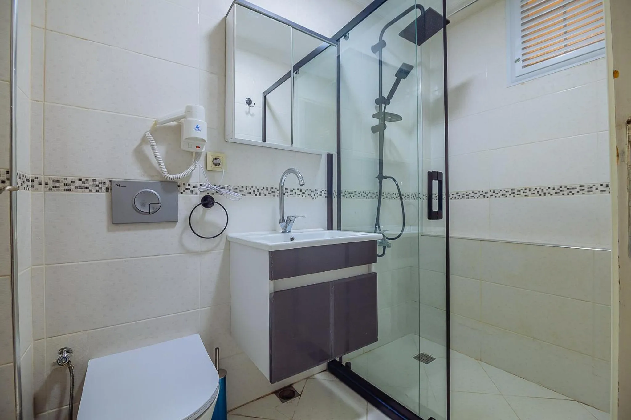 Shower in Taksim Wonder Suites