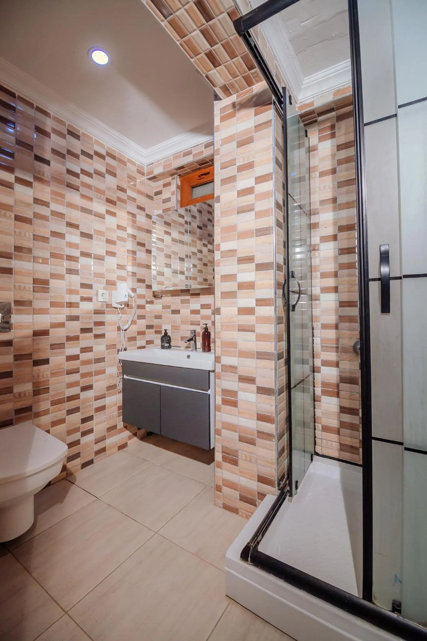 Shower in Taksim Wonder Suites