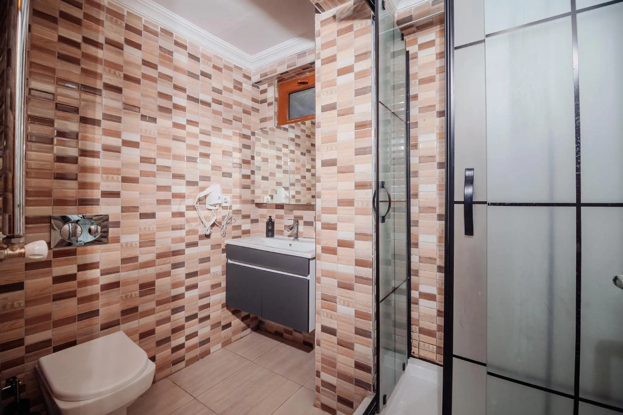 Shower in Taksim Wonder Suites
