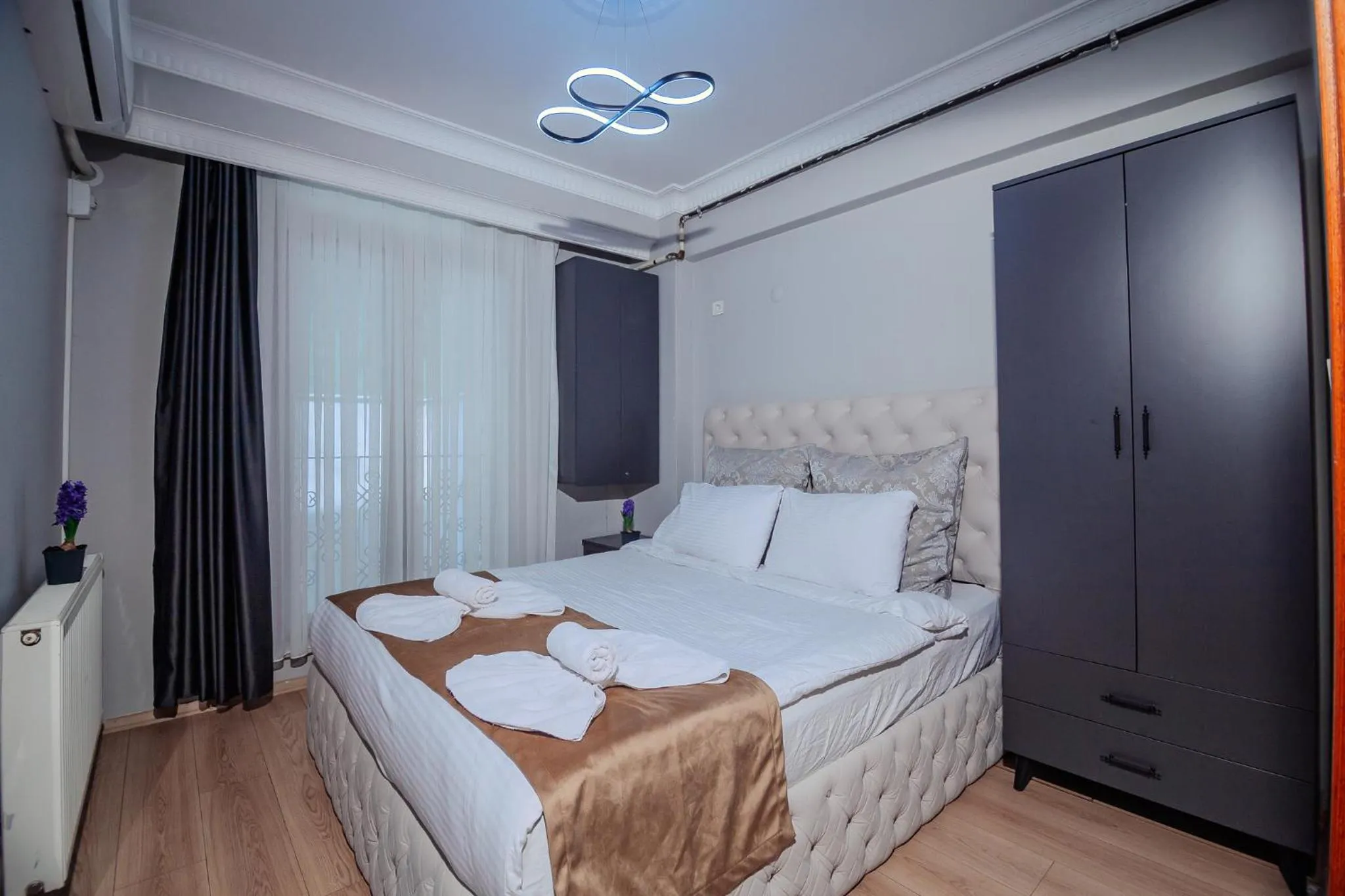 Bed in Taksim Wonder Suites