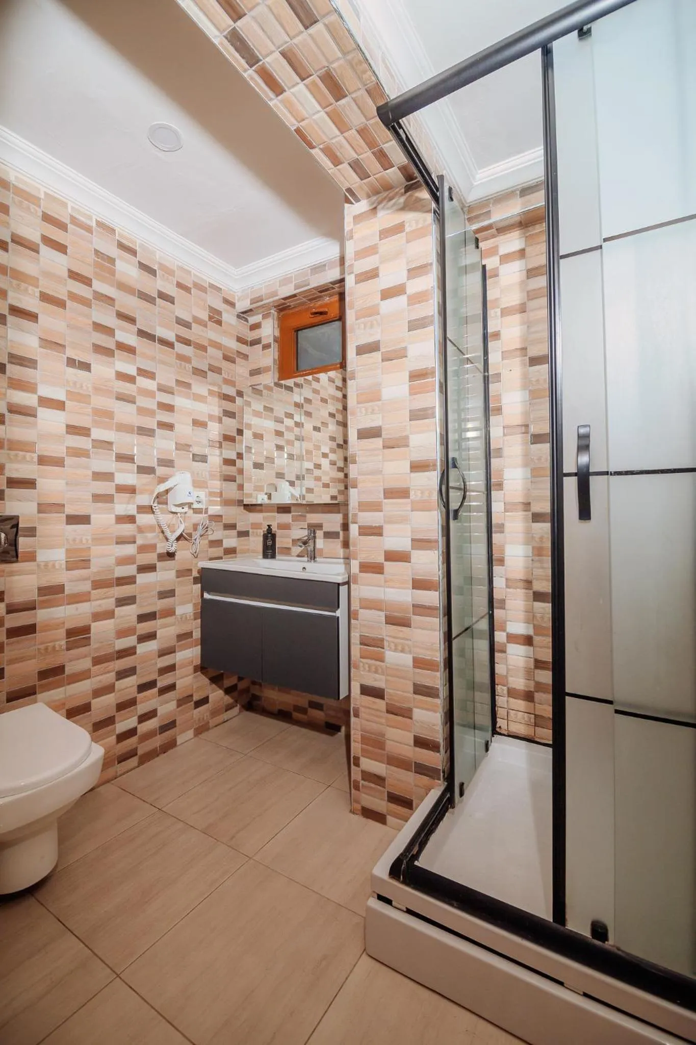 Shower in Taksim Wonder Suites