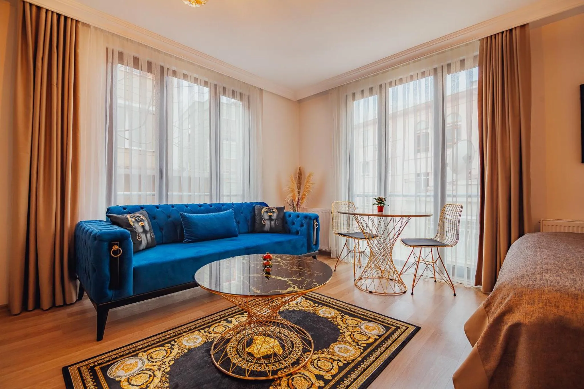 Seating area, Bed in Taksim Wonder Suites