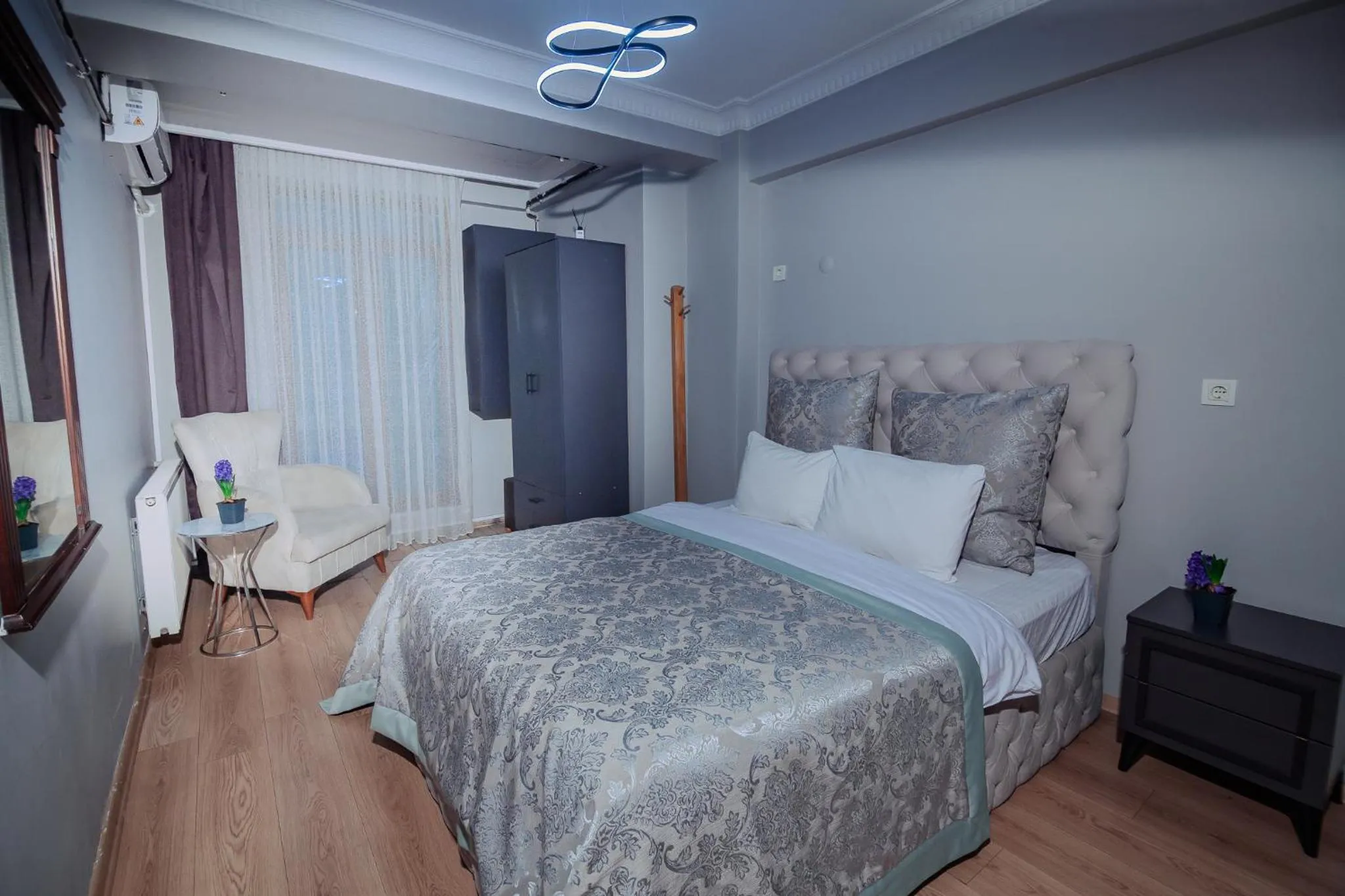Bed in Taksim Wonder Suites