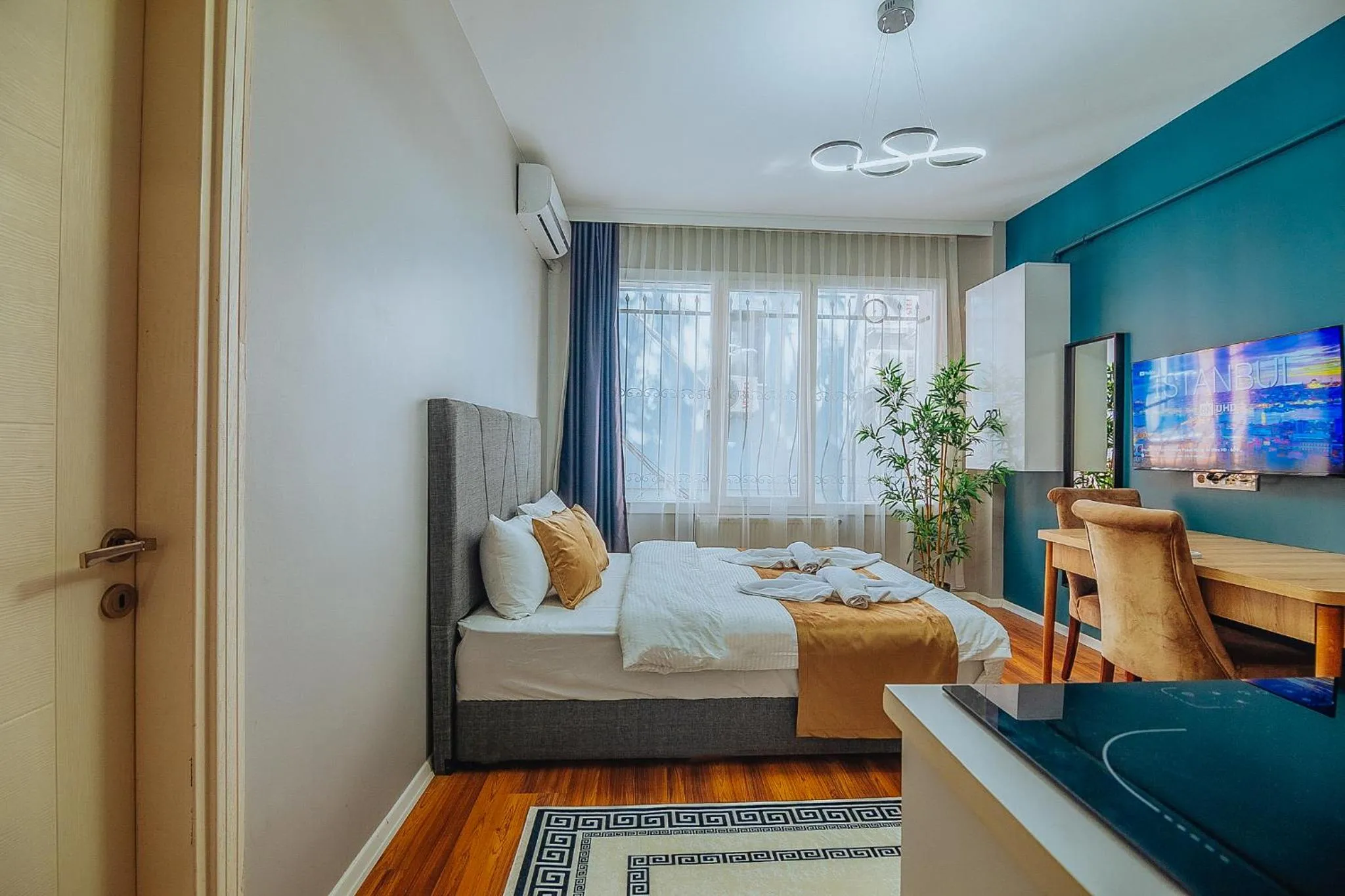 TV and multimedia, Bed in Taksim Wonder Suites