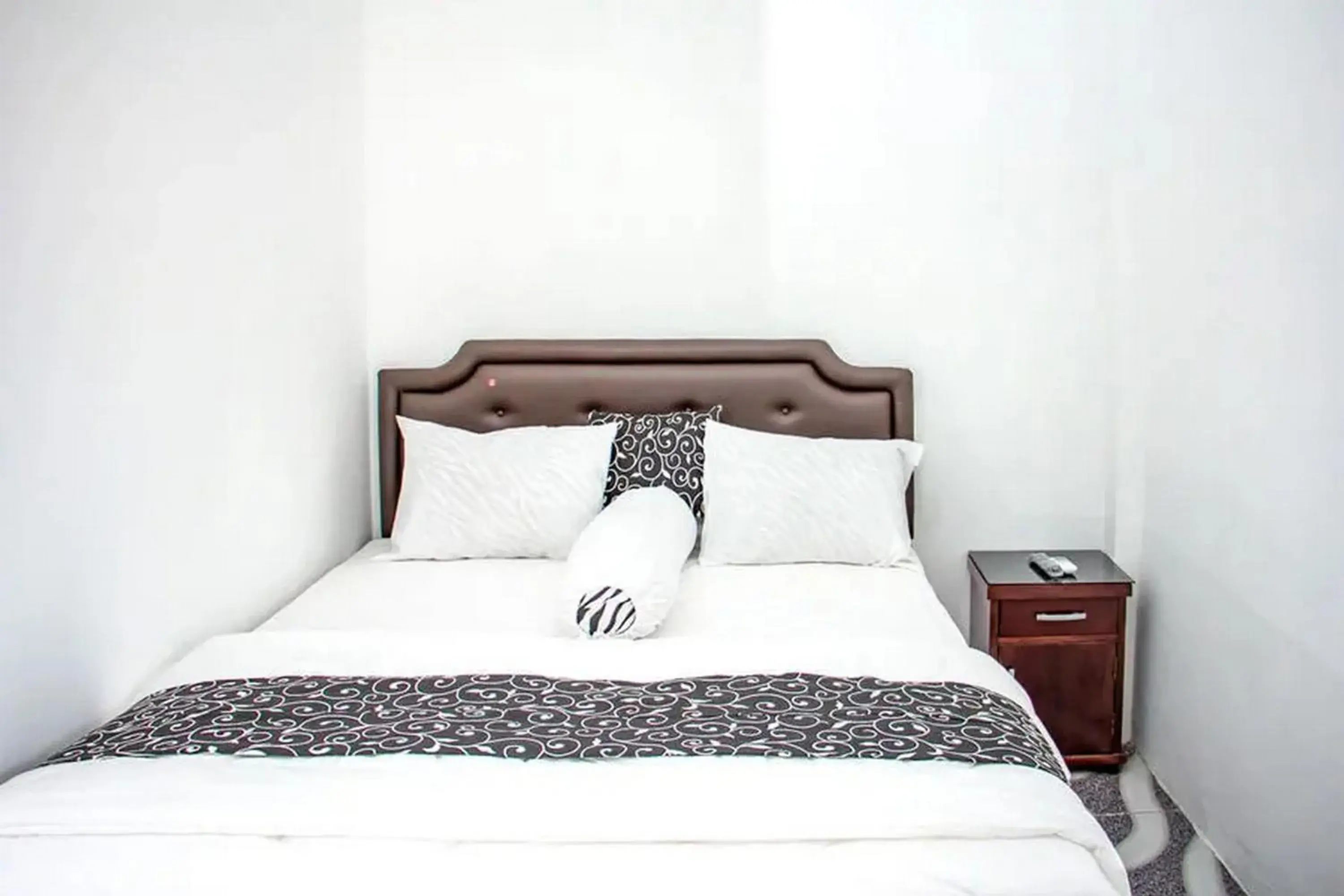 Bedroom, Bed in Samar Wulu Guest House Syariah Mitra RedDoorz near Ketapang Bedroom, Bed in Samar Wulu Guest House Syariah Mitra RedDoorz near Ketapang