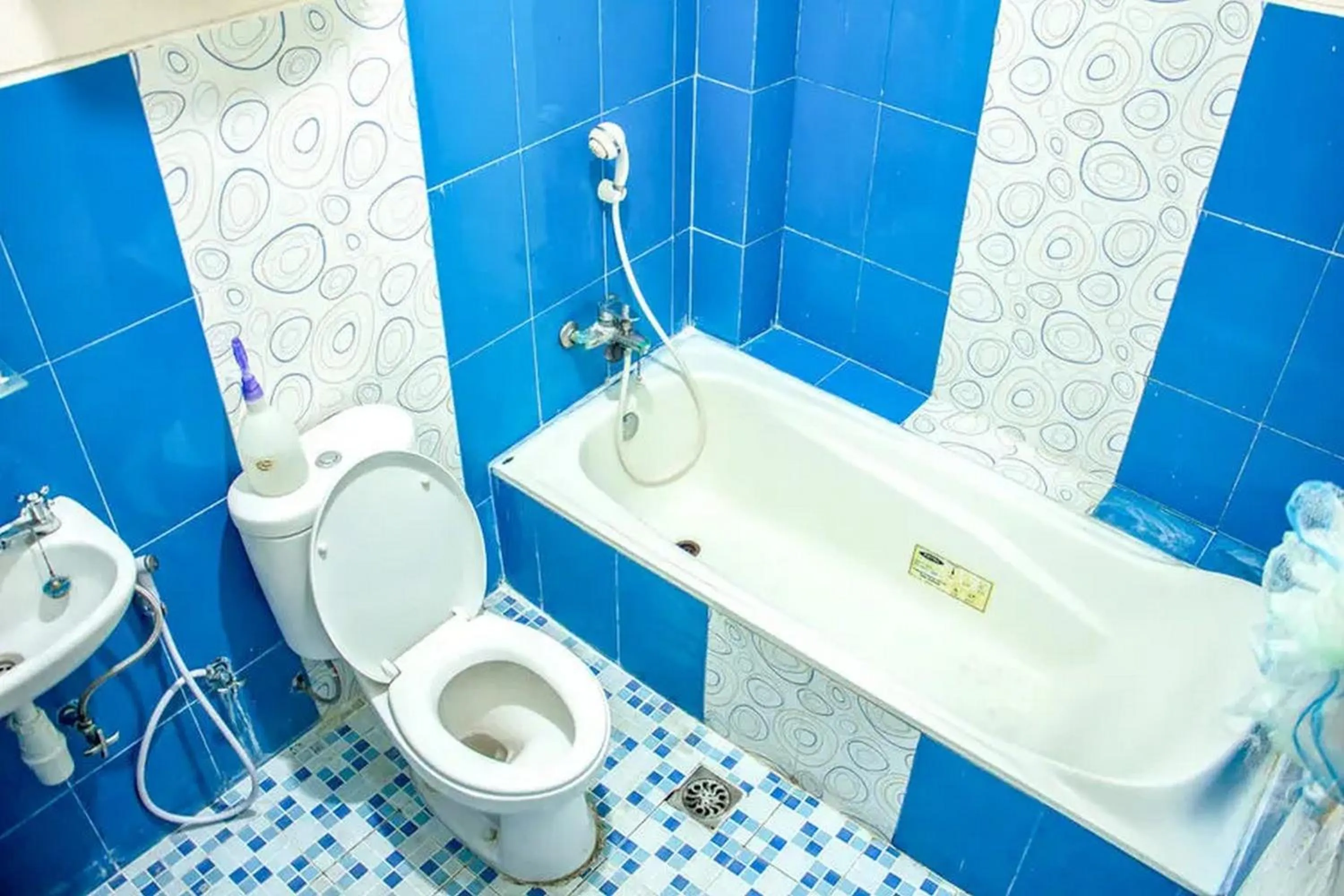 Bathroom in Samar Wulu Guest House Syariah Mitra RedDoorz near Ketapang