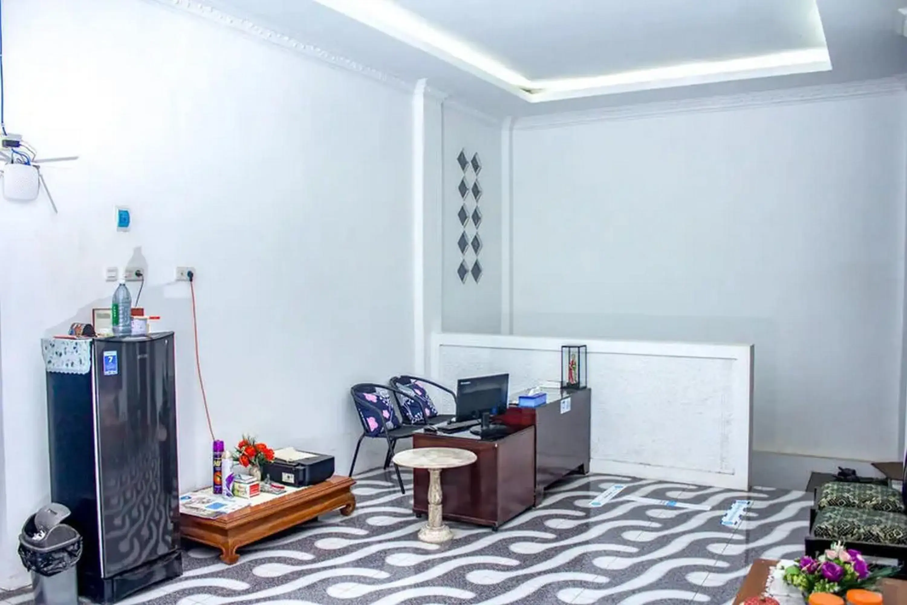 Lobby or reception in Samar Wulu Guest House Syariah Mitra RedDoorz near Ketapang Lobby or reception in Samar Wulu Guest House Syariah Mitra RedDoorz near Ketapang