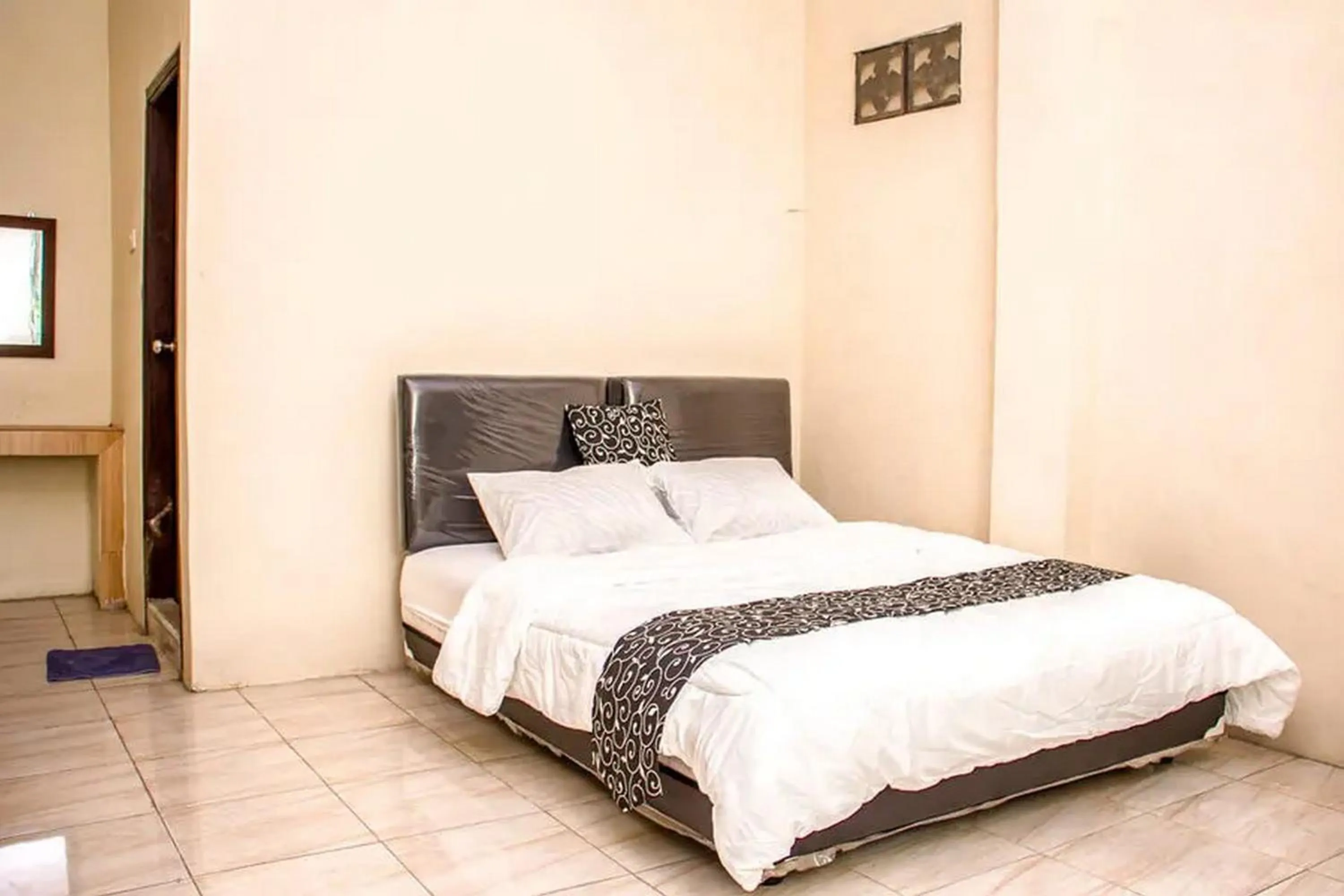 Bedroom, Bed in Samar Wulu Guest House Syariah Mitra RedDoorz near Ketapang