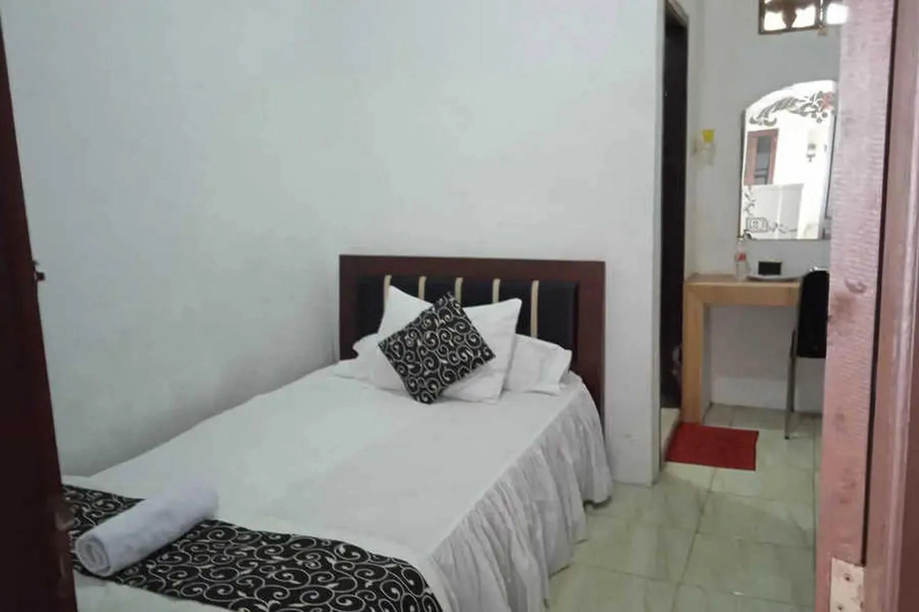 Bedroom, Bed in Samar Wulu Guest House Syariah Mitra RedDoorz near Ketapang