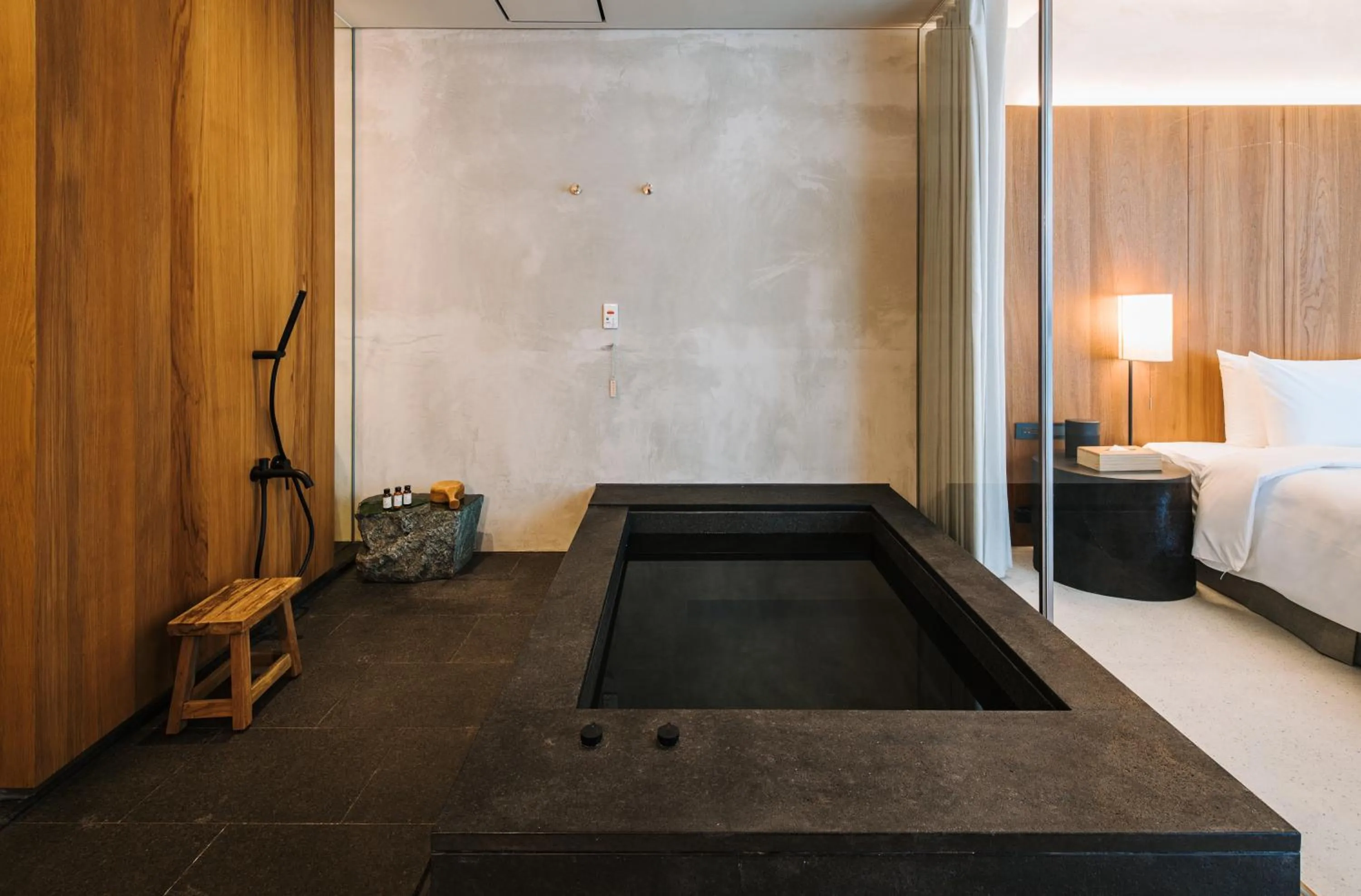 Bath, Bed in 了了礁溪 Vivir Jiaoxi Hotel