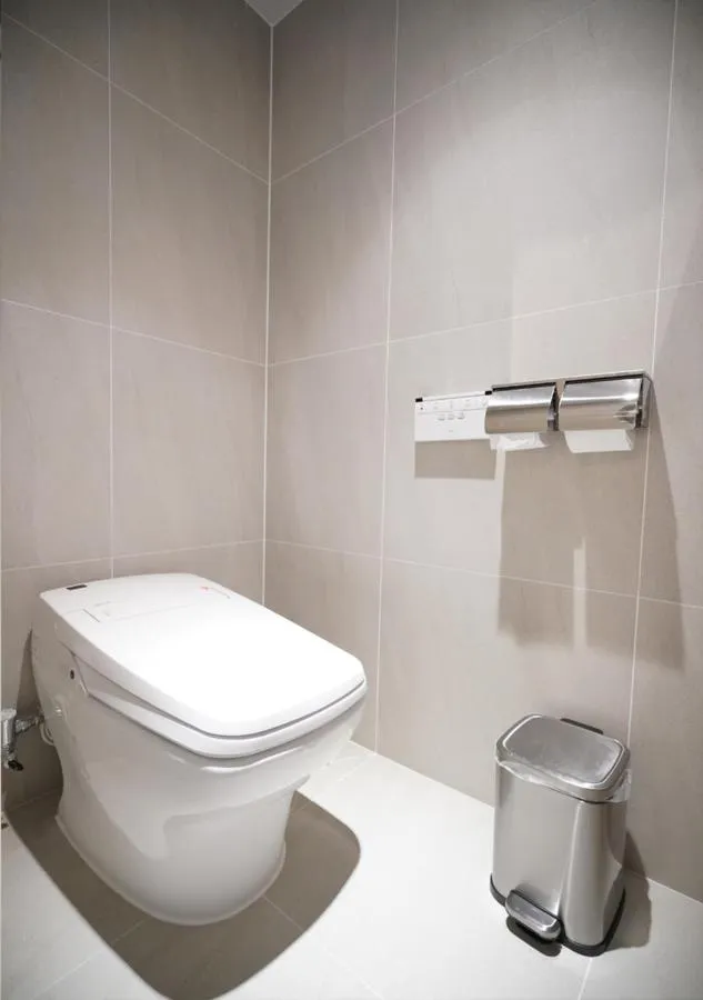 Toilet in Nampo Ocean2Heaven Hotel& Spa