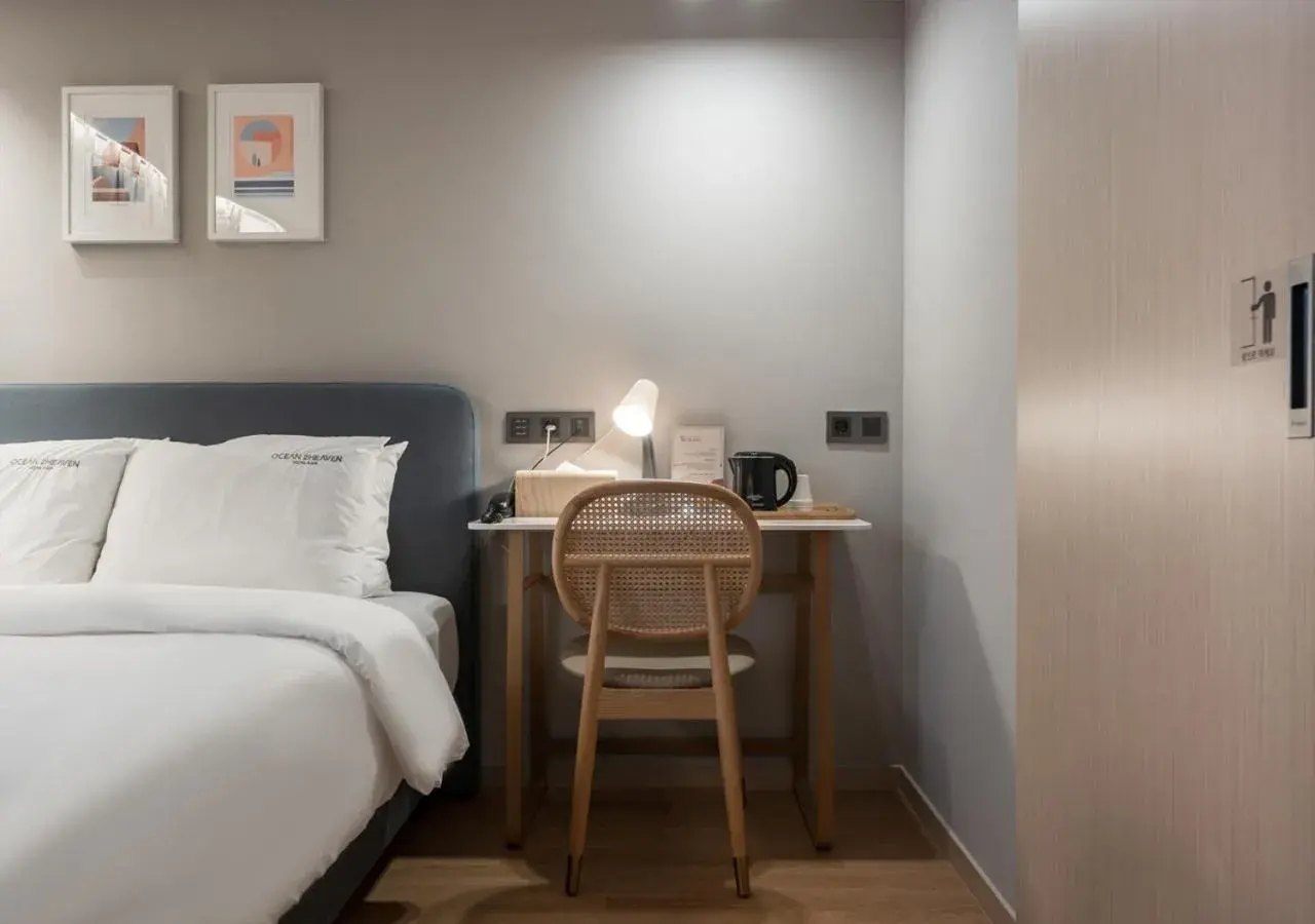 Seating area, Bed in Nampo Ocean2Heaven Hotel& Spa Seating area, Bed in Nampo Ocean2Heaven Hotel& Spa