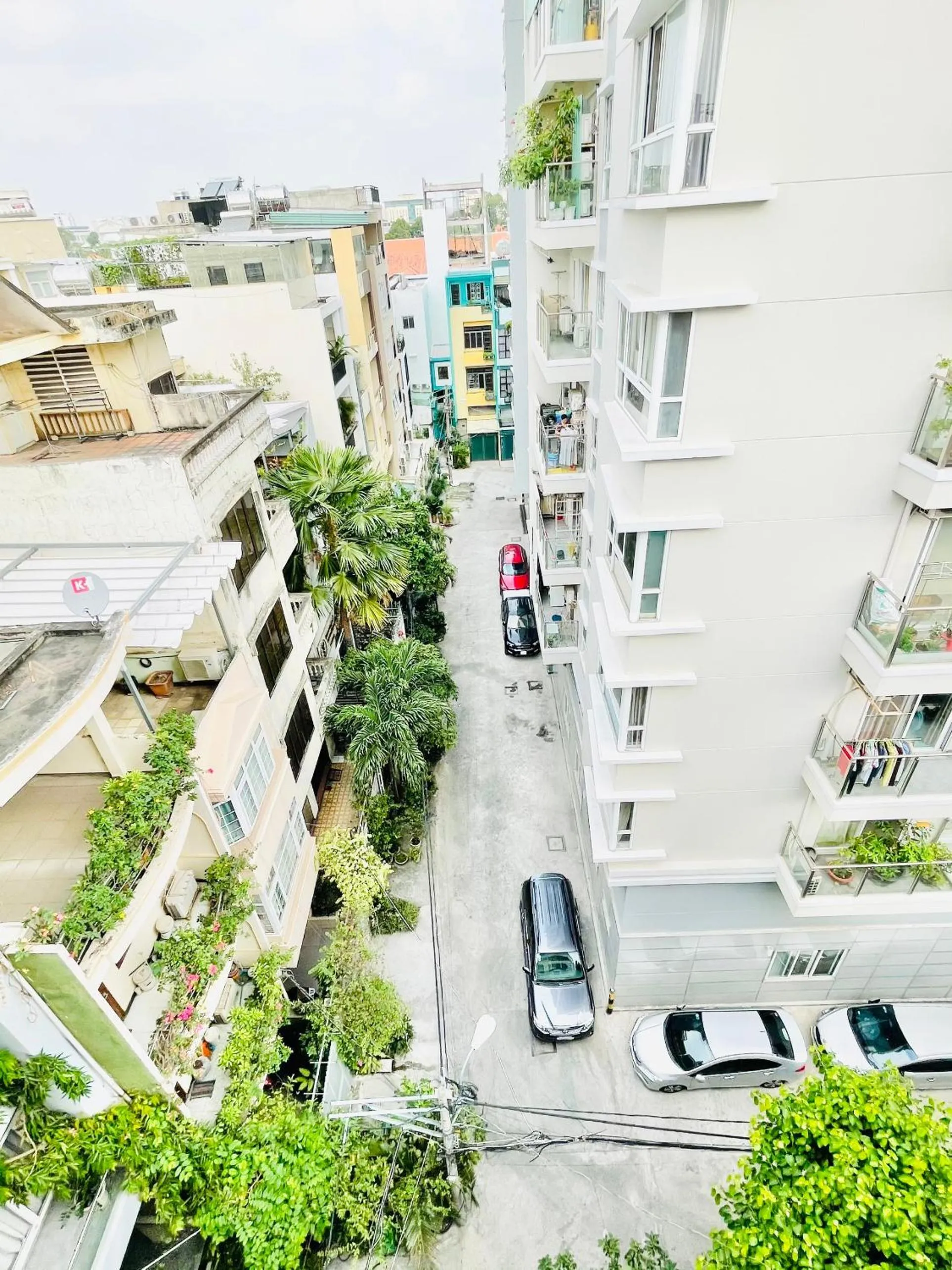 Neighbourhood in EMERALD APARTMENTS