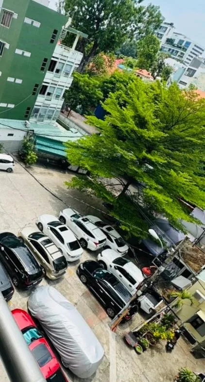 Neighbourhood in EMERALD APARTMENTS