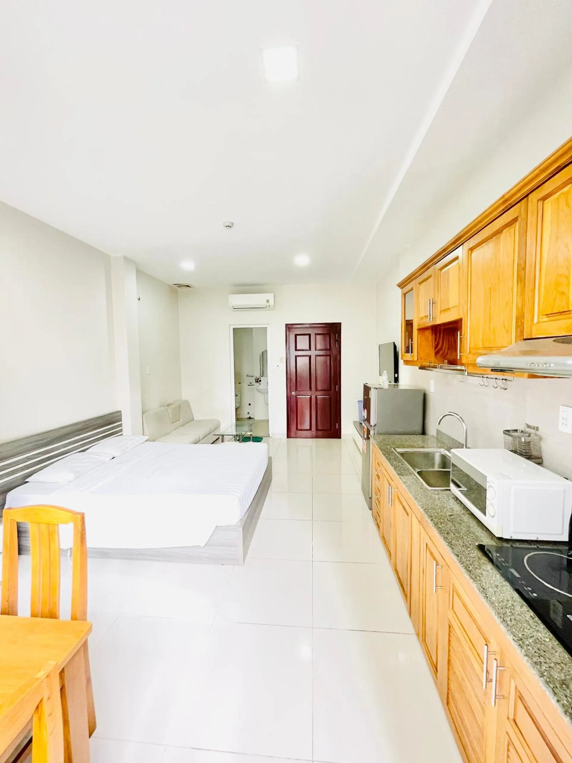 Kitchen or kitchenette in EMERALD APARTMENTS