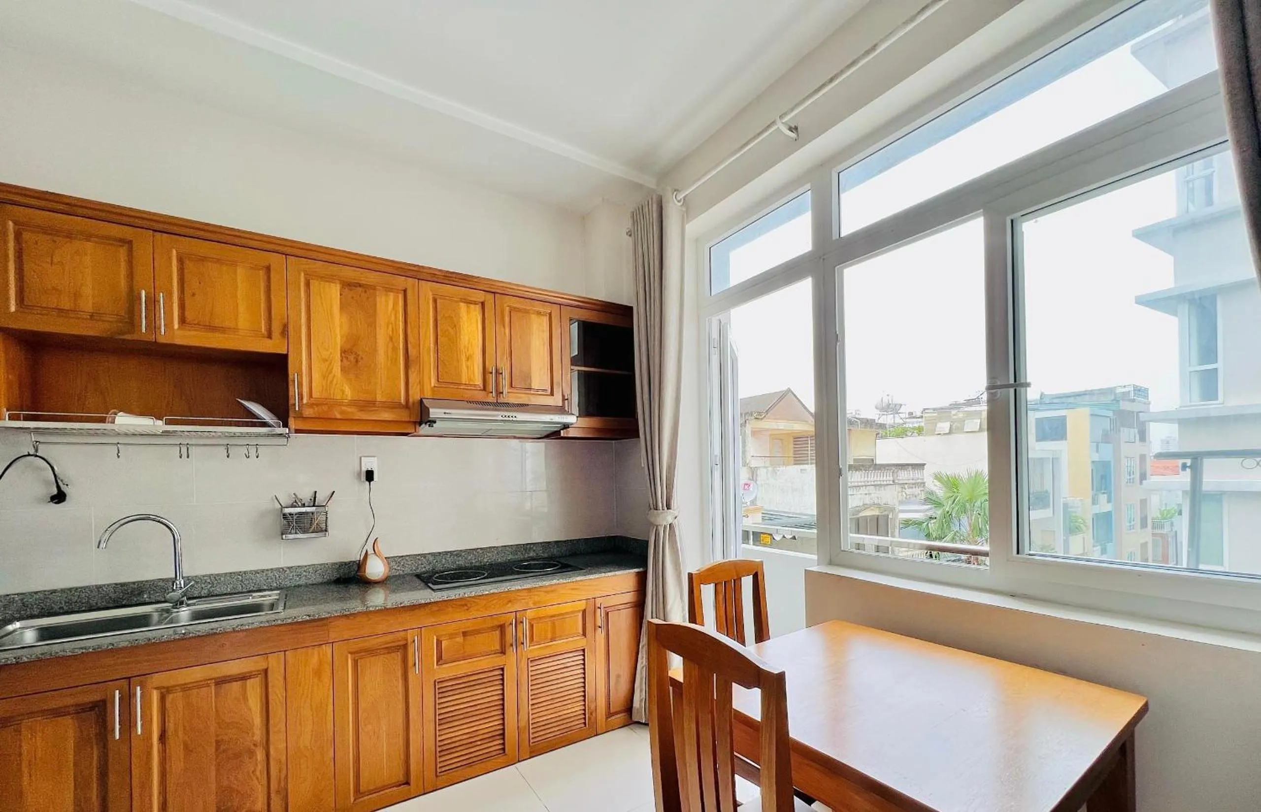 Kitchen or kitchenette in EMERALD APARTMENTS