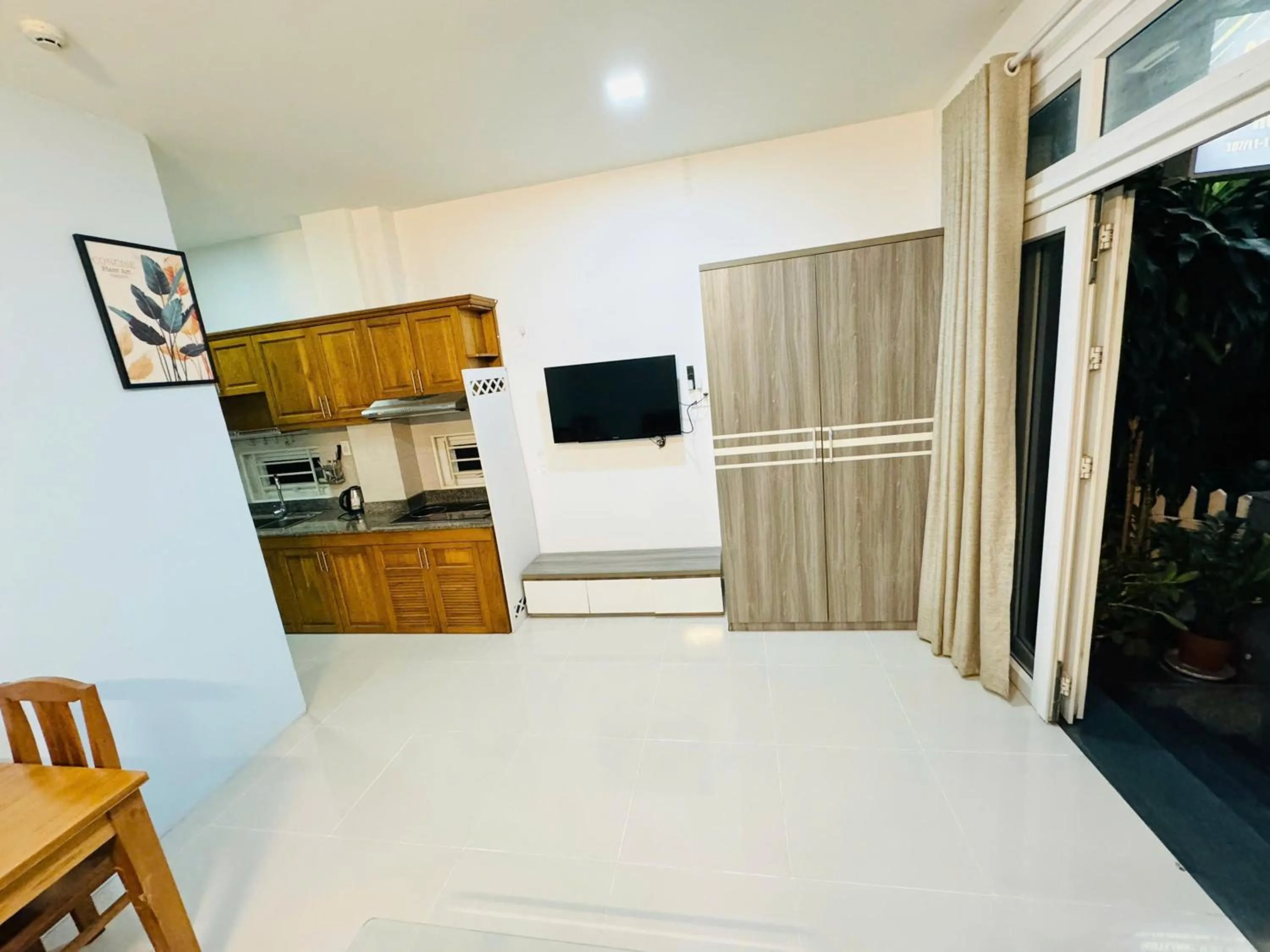 TV and multimedia in EMERALD APARTMENTS